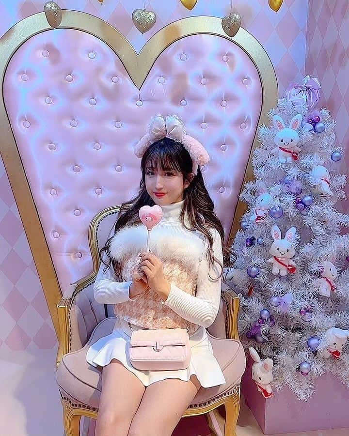 黛実希さんのインスタグラム写真 - (黛実希Instagram)「📍Japan🇯🇵/Sanrio Puroland  LOBU LOBUのマイメロコーデ🎀💗💞💕 お洋服もピューロランドも可愛すぎてずっとお姫様気分でした👸💓 @lobulobu_official 頭につけてるおリボンもLOBU LOBUのマイメロなんだよ🎀  #サンリオピューロランド#sanriopuroland#산리오퓨로랜드  #サンリオ#sanrio#산리오#クロミ#マイメロ#kuromi#mymelody#쿠로미#마이멜로디#lobulobu#ロブロブ#おそろコーデ#双子コーデ#サンリオコーデ#量産#量産型コーデ#量産型ヲタク#量産型#量産型女子」11月17日 9時16分 - candymiiiki