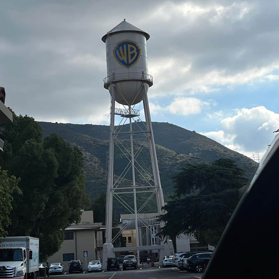 ナイラ・ローズさんのインスタグラム写真 - (ナイラ・ローズInstagram)「Just for fun, we run around the Warner movie lot They lock us in the tower whenever we get caught But we break loose and then vamoose, and now you know the plot!   #whatsnylaupto #warnerbros  #warnerbrosstudios #warnerbrospictures #aew #allelitewrestling」11月17日 9時28分 - nylarosebeast