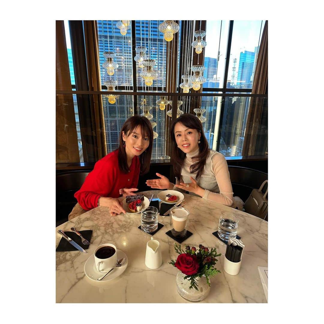 前田真理子のインスタグラム：「I am flying thank you kisses in the air!」