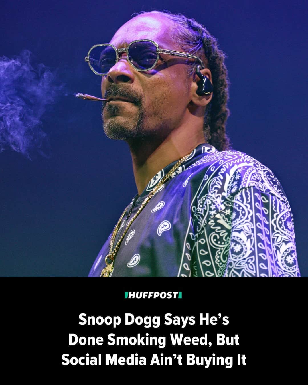 Huffington Postのインスタグラム：「Snoop Dogg says he’s saying goodbye to smoking marijuana for good, and the internet is convinced the world is coming to an end, or it’s all just one big promotional stunt.  With the rap icon’s affinity for all things weed and his long-standing career being famously synonymous with smoking a colossal 75 to 150 joints per day, fans quite literally think that April Fool’s Day might have come early this year following the star’s unexpected admission.  “After much consideration & conversation with my family, I’ve decided to give up smoke. Please respect my privacy at this time,” Snoop’s message on X (formerly Twitter) reads alongside a solemn photo of him with praying hands.  Snoop Dogg’s confession instantly put the internet in a chokehold considering that his brand has been attached to getting down with the ganja for more than 30 years. So naturally, fans exchanged loads of shocked reactions on X.  Read the reactions in the link in bio. //🖊Jazmin Tolliver //📷Getty Images」