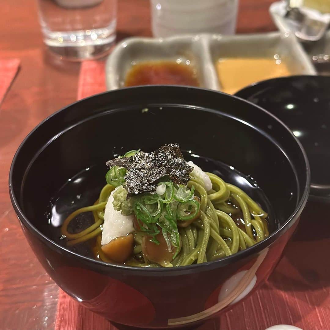 澤野井香里さんのインスタグラム写真 - (澤野井香里Instagram)「久しぶりの#串カツあーぼん 🍴  お友達7人カウンターに並んで、旬の食材を使った揚げたてがサクサクで最高🦐🤭  箸休めの茶そばも絶妙なタイミングで🍵♡  やっぱりここの串カツが1番♡  #ks_23✨  #ks_hyogo✨ #兵庫 #芦屋 #芦屋グルメ #兵庫グルメ #グルメ女子 #ミシュランガイド #ミシュラン1つ星 #超予約困難店 #hyogo #gourmet #kushikatsu #michelin #michelinstar #michelinjapan」11月17日 9時30分 - kaori_sawanoi