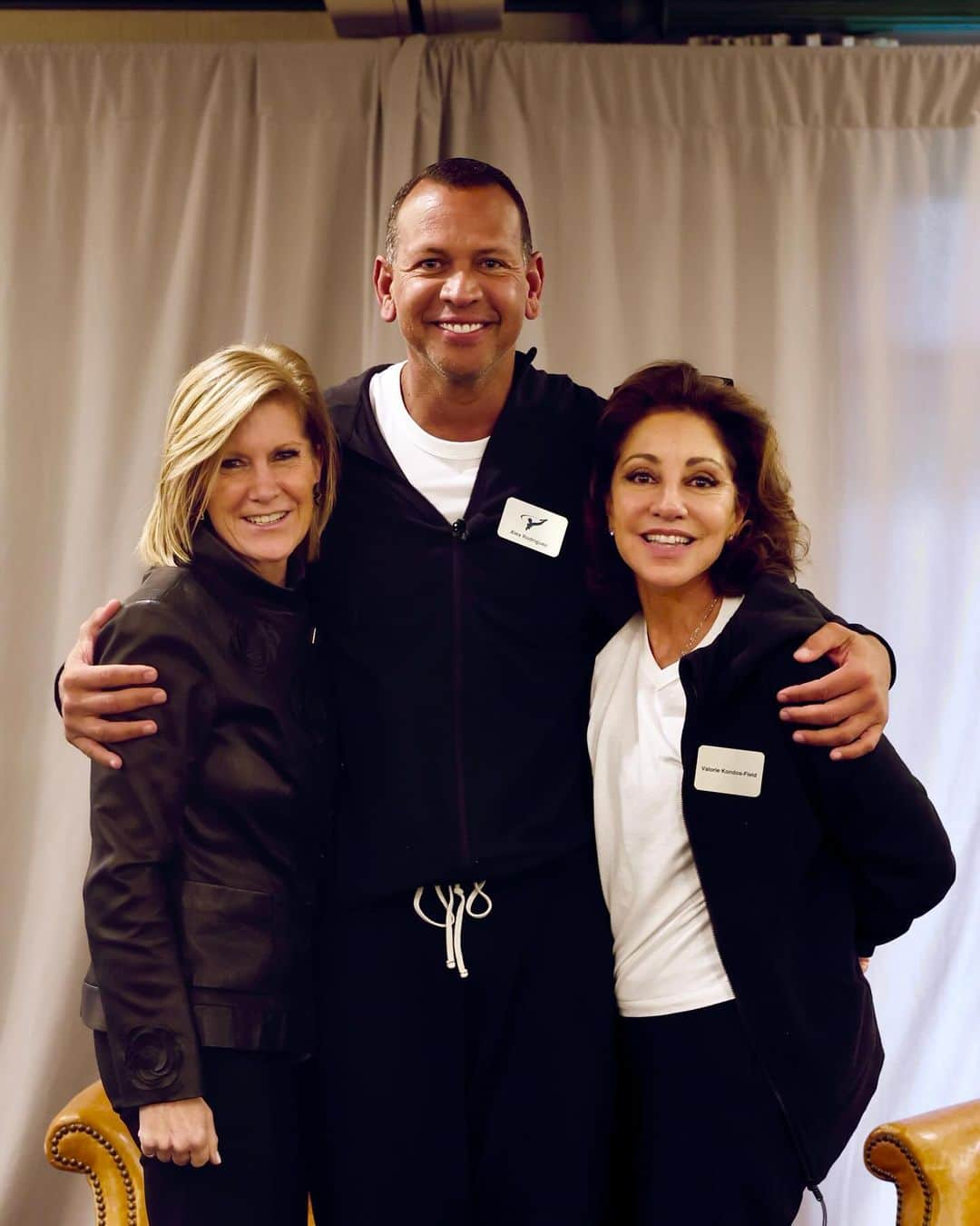 アレックス・ロドリゲスのインスタグラム：「Never in a million years would I have dreamt I would be so lucky to have finance titan Mary Erdoes AND UCLA’s legendary gymnastics coach Valorie Kondos Field sharing the stage with me at the annual @arodcorp summit. Thank you to these truly inspiring women for sharing their wisdom and inspiration with our team.」