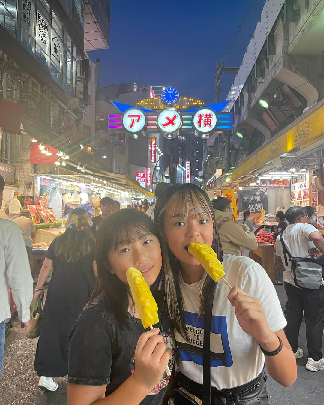 結子さんのインスタグラム写真 - (結子Instagram)「Asian street food night @ Ueno 🇯🇵 🇨🇳🇰🇷 家族で食べ歩き🍚 いろいろ食べた🍴🍺 #asia#ueno#japan#streetfood #family」11月17日 9時49分 - yuiko_yyy