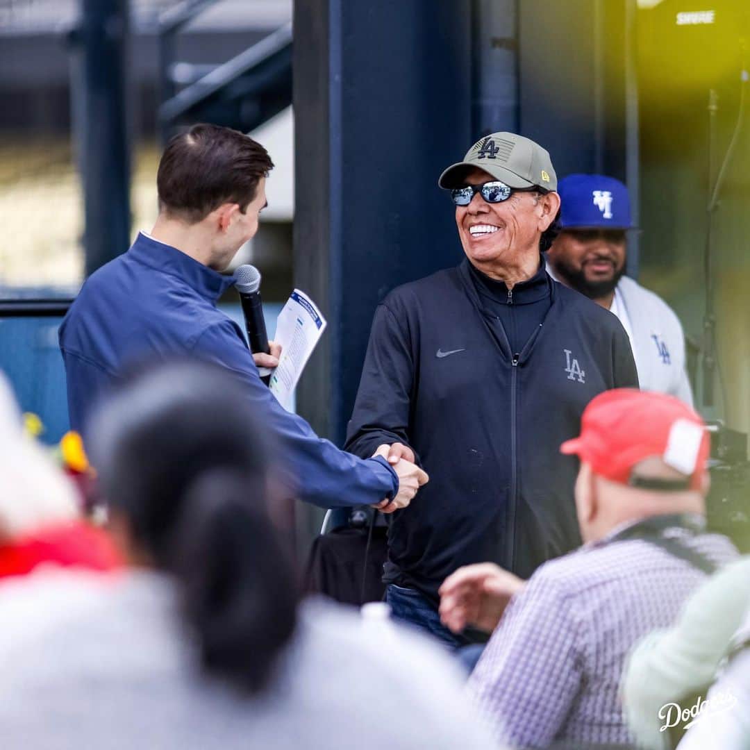 Los Angeles Dodgersさんのインスタグラム写真 - (Los Angeles DodgersInstagram)「The Dodgers hosted Thanksgiving lunch for more than 400 veterans experiencing homelessness. Attendees got to hear from Fernando Valenzuela, Joe Davis and Kirsten Watson and left with a gift bag with essentials and more.」11月17日 9時55分 - dodgers