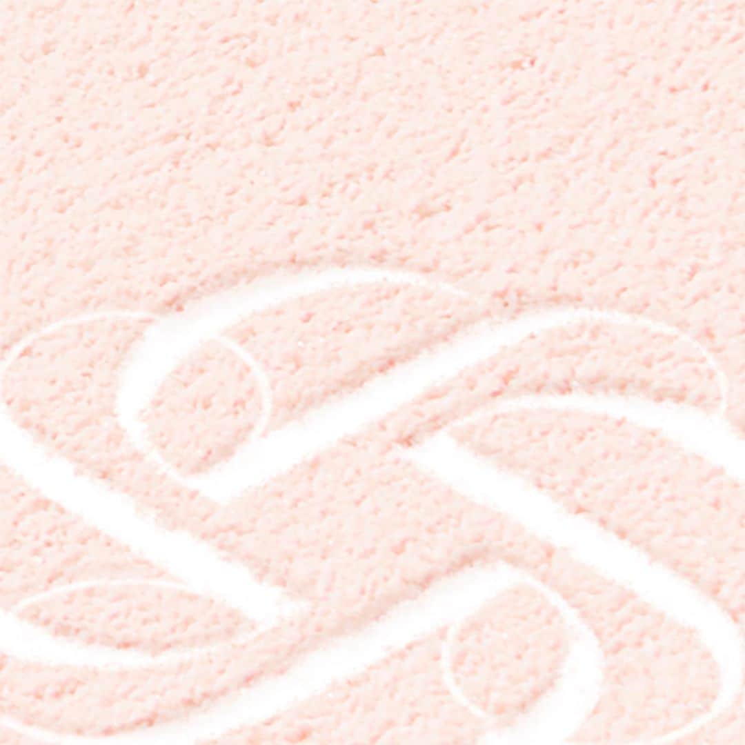 のインスタグラム：「DECORTÉ's new face powder contains 5 high-quality powders.   Covers both the surface and inside of the skin with brightness by controlling light reflection, transmission, and scattering. A beautiful finish lasts for a long time.  新しいフェイスパウダーは、上質な5つのパウダーを配合。  ①光の反射をコンロトールし、毛穴・凹凸をカバーする「光ヴェールパウダー」 ②肌に潤いを蓄えているようなみずみずしいツヤ感を与える「水ツヤパウダー」 ③ピュアな白い光だけを選んで透過させる「くすみコントロールパウダー」 ④光の屈折率を計算し肌本来の透明感を叶える「弾力パウダー」 ⑤青と紫の光波長だけを選んで透過させ、クリアで美しい印象へ導く「透明感コントロールパウダー」  光の反射・透過・散乱を自由に操り、肌表面と内側に光をまとわせ、美しい仕上がりが長時間持続します。  1月16日発売　新商品 ルースパウダー　9種  #コスメデコルテ #decorte #ルースパウダー #フェイスパウダー #ベースメイクアップ #ベースメイク#透明感 #素肌感 #毛穴レス  #facepowder #makeup #cosmetics #beauty #jbeauty」