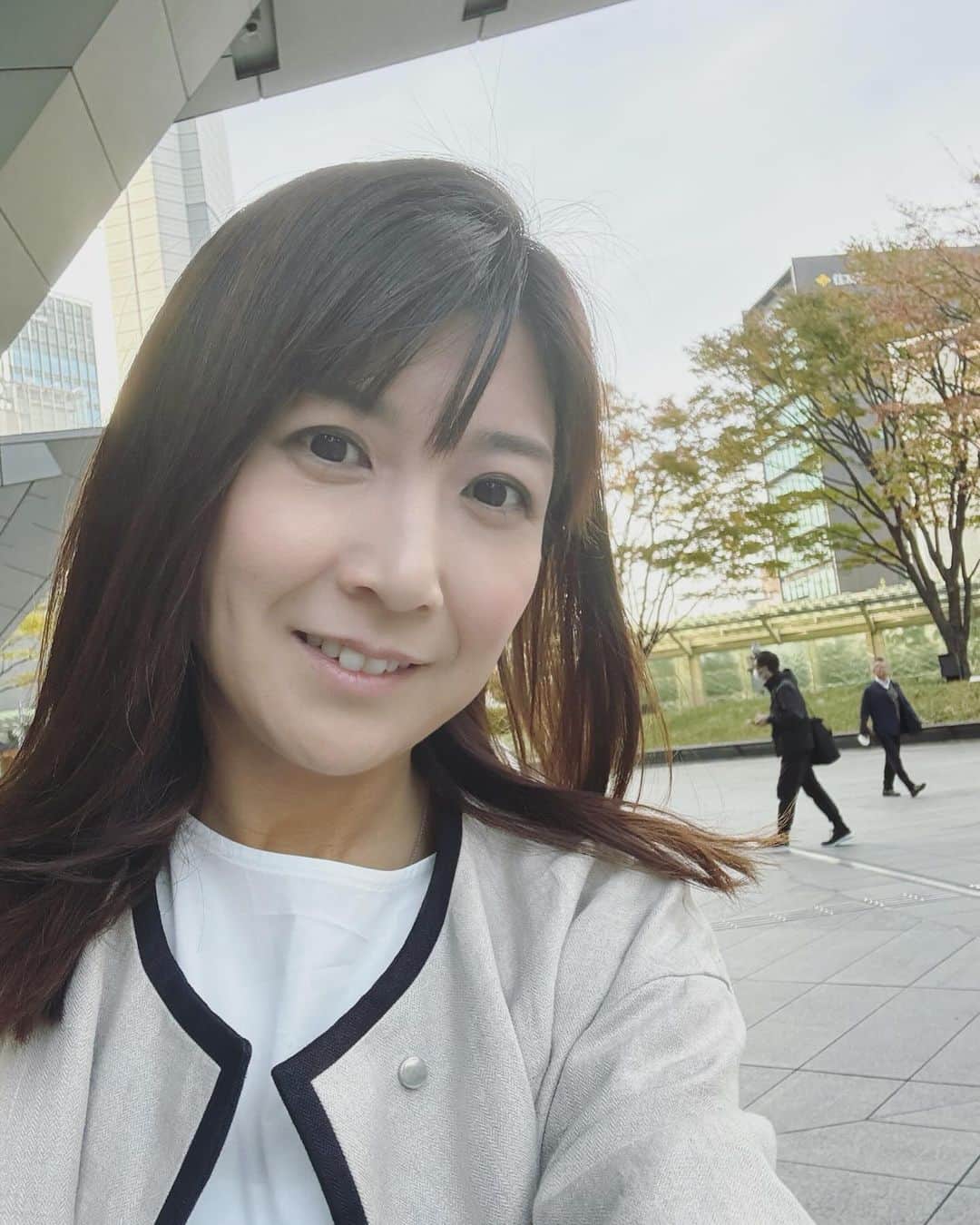 のインスタグラム：「日本を引っ張っている女子の先輩方との会合。ネットワークが、すごい。私のやりたい事も乗って下さり、研究の幅も広がりそう‼️私の周りの戦ってる女子達がみんな、先輩方と繋がっていた事にも驚き✨女子のパワーを見ました👀  今日は☔️ですね。電車が蒸している… この雨は西日本は場所によって残るので🌂があった方が良さそう。東海は今ピークの昼ごろまで。関東はこの後強まって4時頃にはあがってそう。 東北太平洋側は帰宅時間にはあがってきますが北海道や北陸、東北日本海側は残りそうなので1日🌂を。  東京青森広島仙台16℃ 名古屋17℃ 大阪18℃ 札幌12℃ 福岡15℃ 那覇22℃  #天気予報 #気象予報士 #ネモ天」