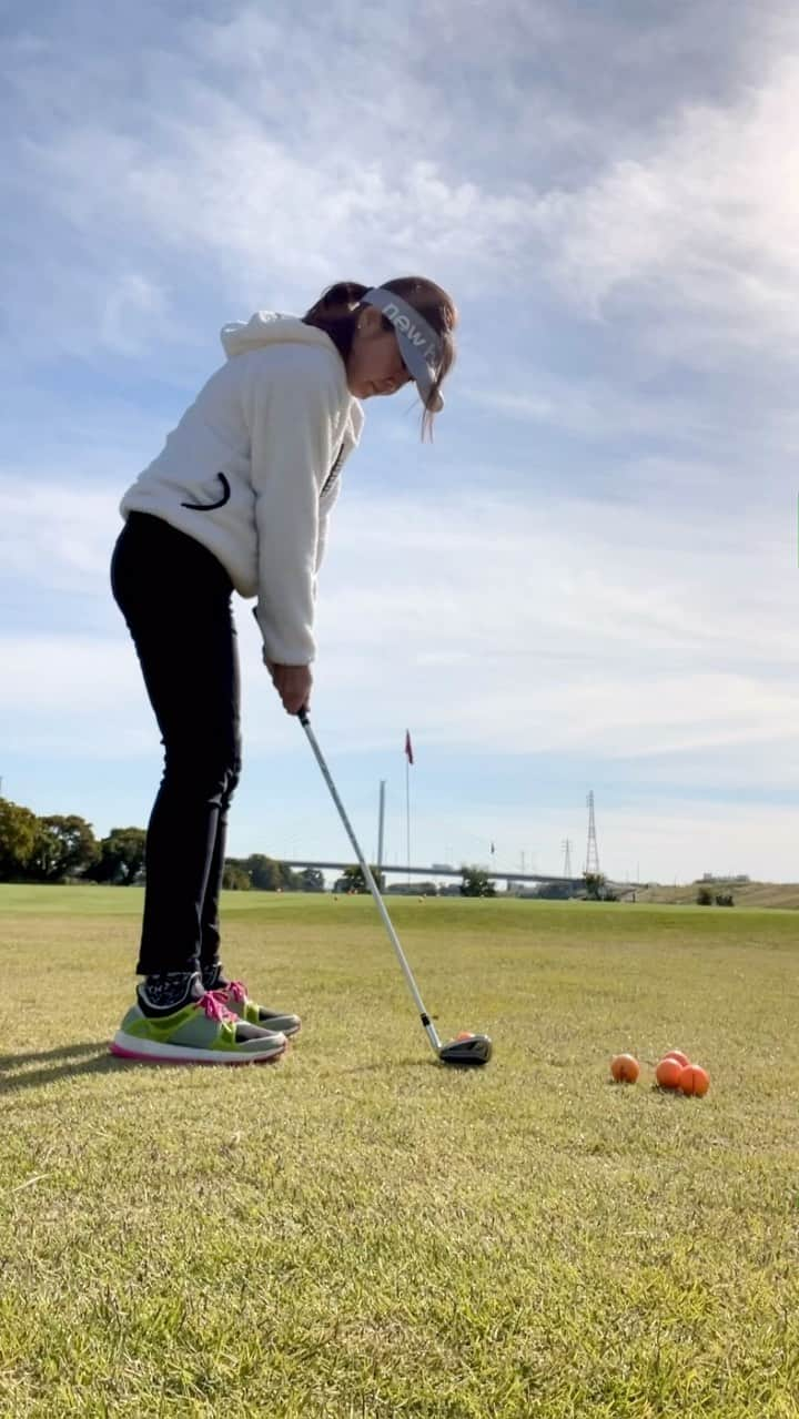 吉永愛のインスタグラム：「苦手なアイアン練習⛳️ アドレス修正したら、、ちょっと当たりが良くなった！ @callawaygolf_japan  @newbalancegolf_japan  #newbalance  #ゴルフ練習 #アプローチ  #ゴルフ #ゴルフ女子  #callawaygolf  #epic  #golf  #湘南銀河大橋」