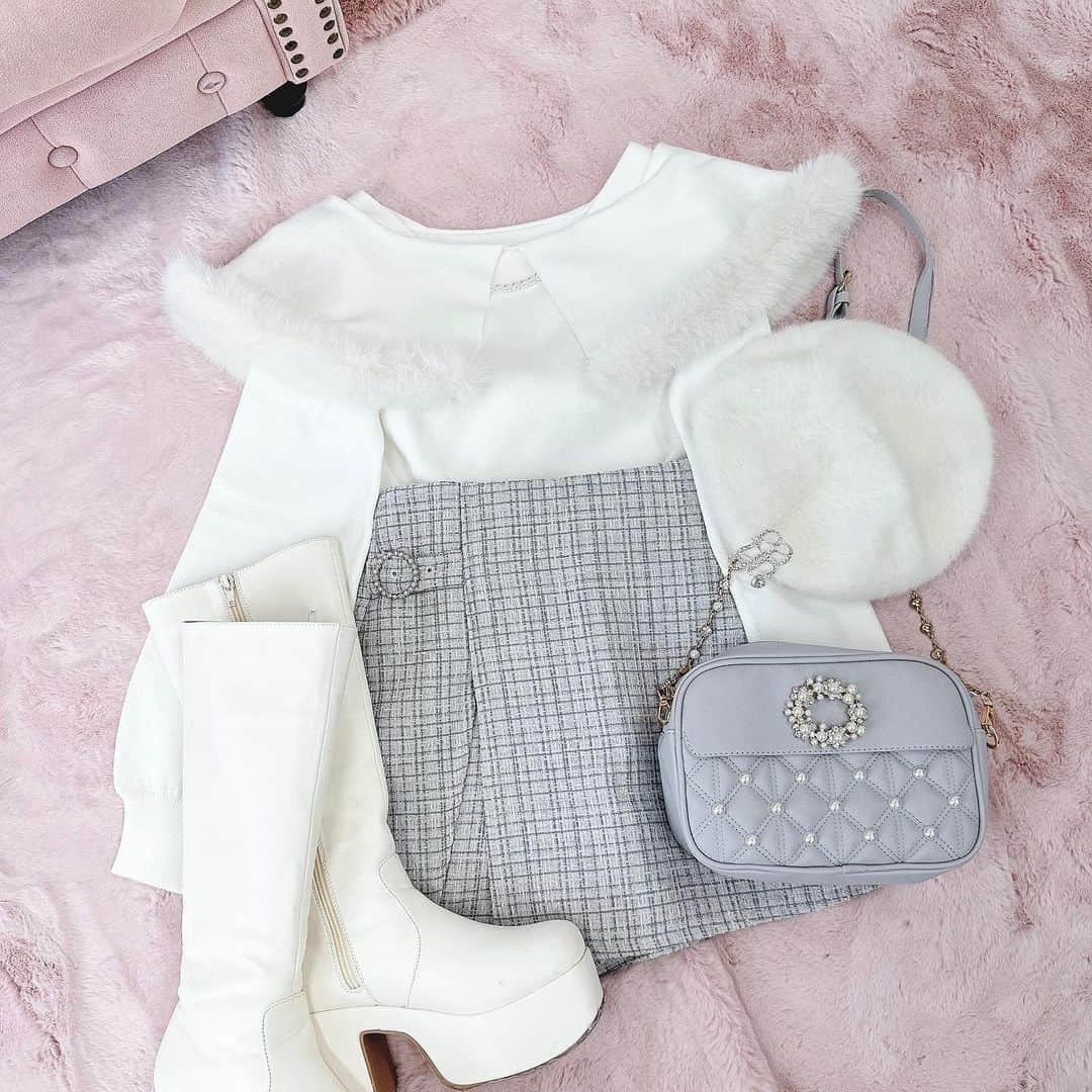 evelynのインスタグラム：「winter collection♥︎✧‧˚ ㅤㅤㅤㅤㅤㅤㅤㅤㅤㅤㅤㅤㅤ #ファーケープニット ¥7,900 【OW/IBU/BK】 ㅤㅤㅤㅤㅤㅤㅤㅤㅤㅤㅤㅤㅤ #evelyn #エブリン」