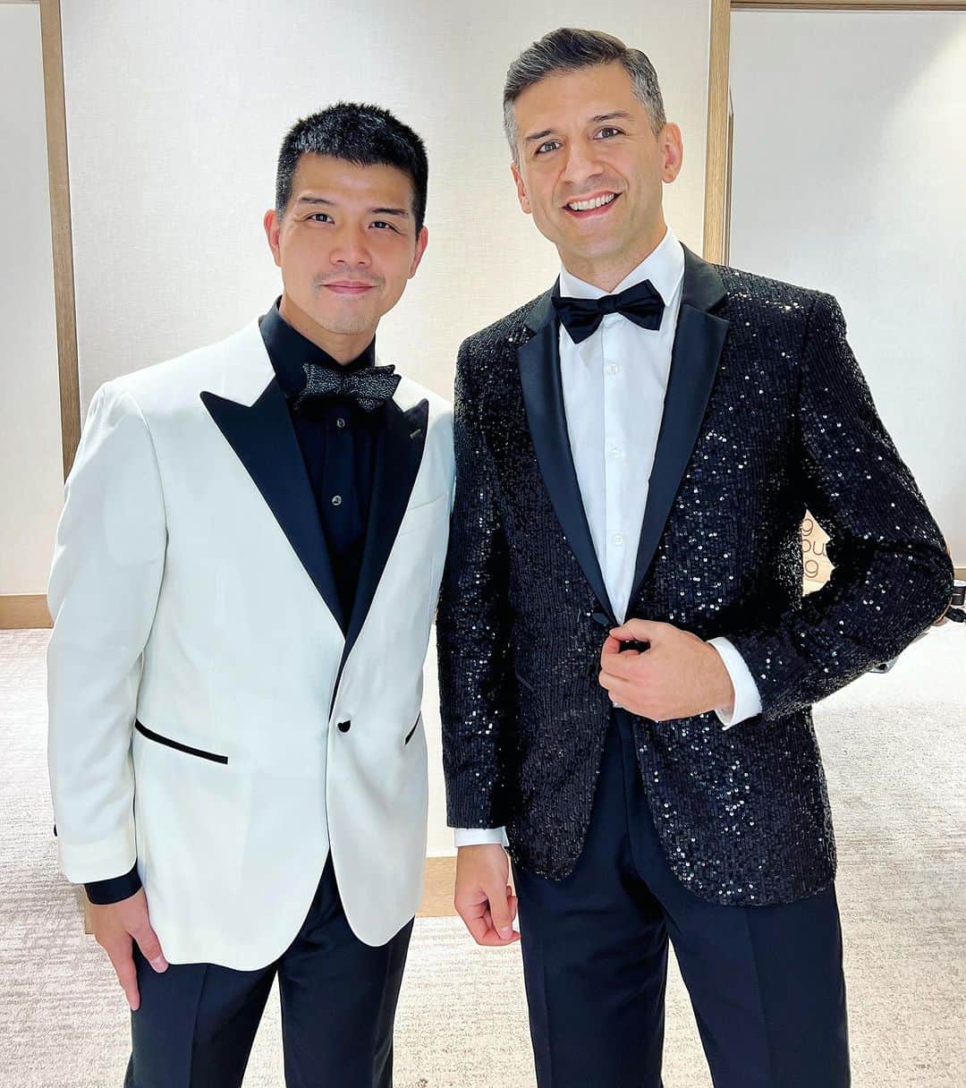 テリー・レオンのインスタグラム：「Dressed to impress, & bringing some Broadway to @bloomingdales with @bcefa @brittmack8 @tonyyazbeckofficial and my dear friend Rick Hip-Flores on the 🎹.」