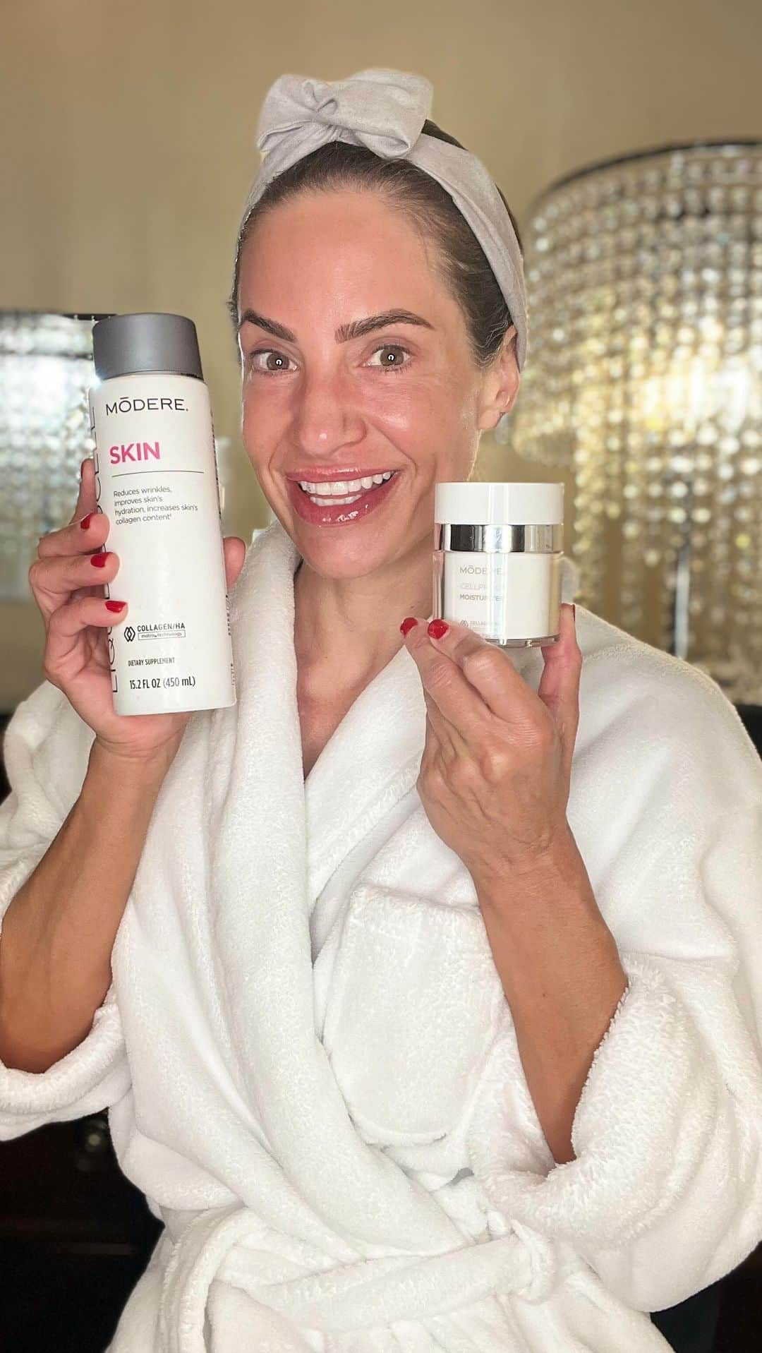 ジェニファー・ニコール・リーのインスタグラム：「Watch as a teen time author and 96 magazine cover supermodel Jennifer Nicole Lee shares her coveted, sexy tight and tone skin care secrets with her favorite biohacking products! Biohack, your beauty with only the best! Make sure you visit www.jnlbiohack.com for the best products that are scientifically, proven, and backed by millions of dollars worth the research! Check out her favorite tried and true products that will beautify, tightening, toned your entire skin from the top of your head to the tips of your toes! Please, DM us for more and feel free to text or college and Hotline at 786–516–6636」