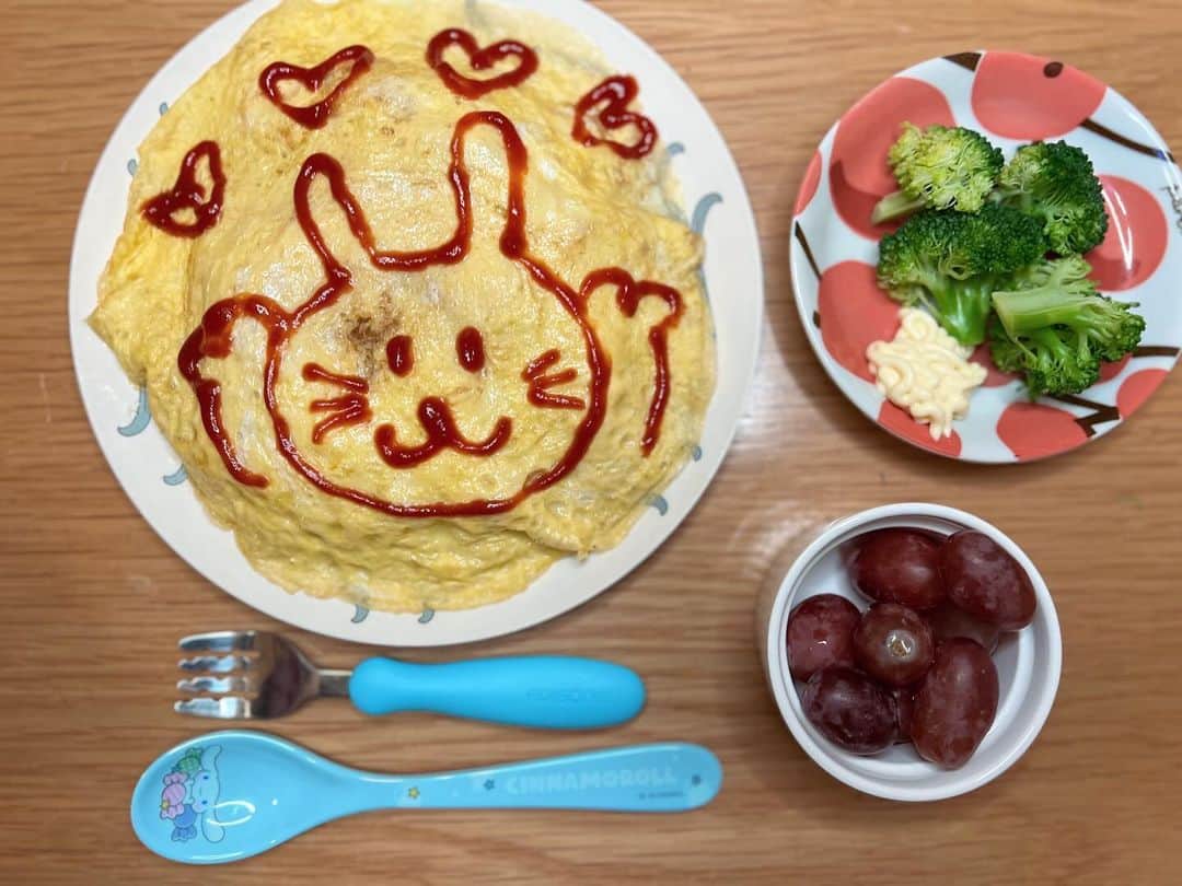 小林礼奈のインスタグラム：「👧🥚🐇💓  #こどもごはん」