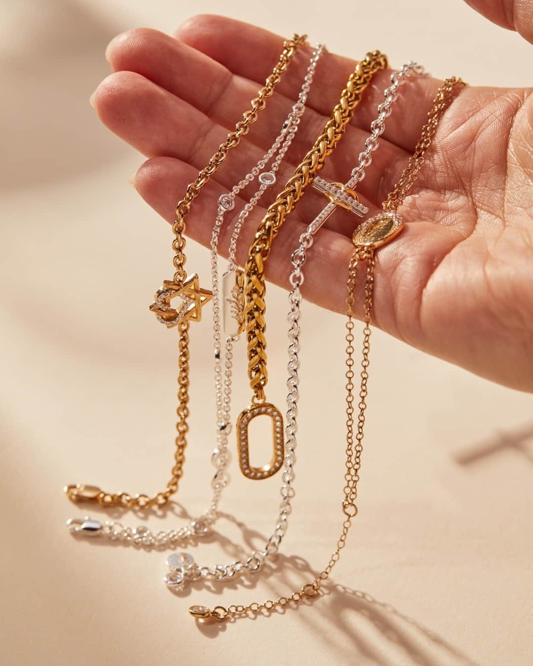 アレックスアンドアニのインスタグラム：「Proudly wear your faith with new crystal-encrusted charm bangles, each adorned with a divine symbol, or go for an elevated look with our 14kt Gold and Sterling Silver faith-based fine jewelry pieces.   #alexandani #giftsforher #finejewelry #faith #faithjewelry」