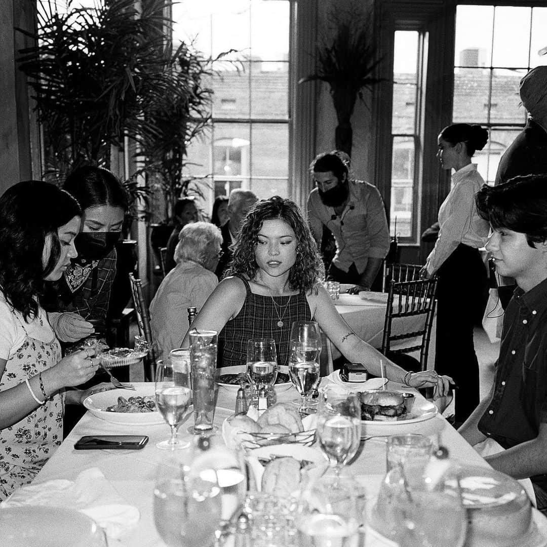パイパー・カーダのインスタグラム：「HOW TO PONTIFICATE ABOUT THIS ONE? HMM  was not in need of any more siblings but couldn’t be happier to have added @gabrielpchung and @lizz.yu to the roster. henceforth, if you mess with them, you get the me. @melton is a force, a bonafide star, my inspiration, and an absolute buffoon. @sermyberch is the next big thing. all eyes on her. endless thank you’s to todd haynes, @killer.films, @gloriasanchezprods, and my team (@briman7 & co).   part of me wants to dump out all of my feelings and memories and appreciation about this one for everyone to ogle at with me, but this was so special i think i’ll keep most of it for myself. @maydecember out in theaters tomorrow. @netflix dec 1.」