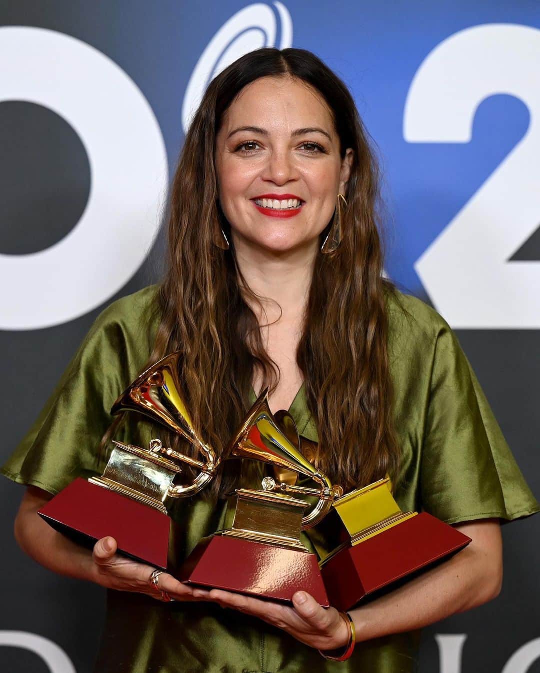 Billboardさんのインスタグラム写真 - (BillboardInstagram)「Women were the big winners at the 2023 #LatinGRAMMYs, as Karol G won album of the year, Shakira received the song of the year award, Natalia Lafourcade won record of the year and Joaquina was given best new artist. 🏆  Click the link in bio for the full list of tonight's winners.」11月17日 10時56分 - billboard