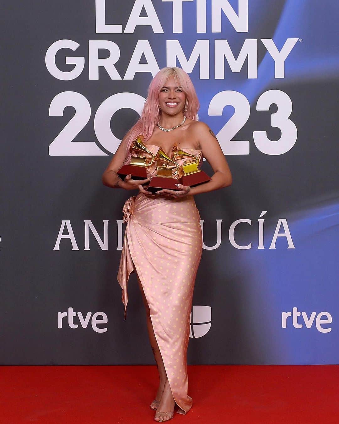 Billboardさんのインスタグラム写真 - (BillboardInstagram)「Women were the big winners at the 2023 #LatinGRAMMYs, as Karol G won album of the year, Shakira received the song of the year award, Natalia Lafourcade won record of the year and Joaquina was given best new artist. 🏆  Click the link in bio for the full list of tonight's winners.」11月17日 10時56分 - billboard