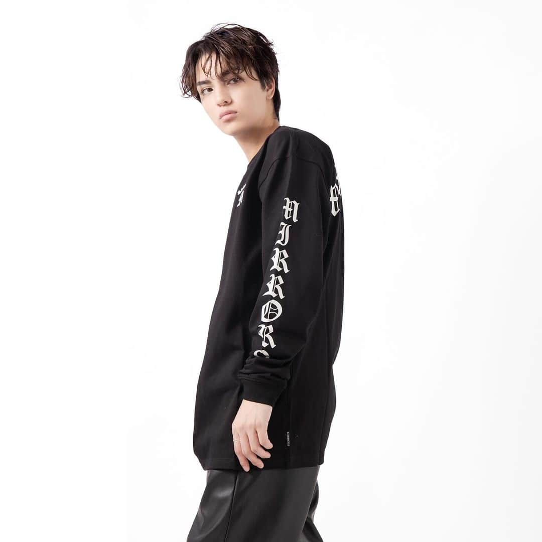 のインスタグラム：「. ✔︎Angelo long Tshirts¥9,900(tax in) color/BK WH  size M L XL  model 174cm L着用  #MIRROR9 #ミラーナイン」