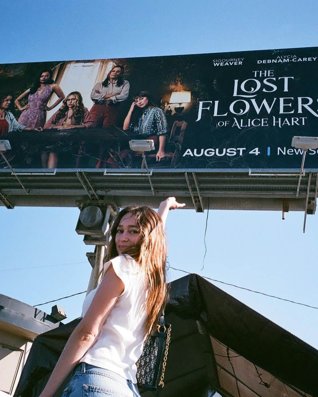 アリシア・デブナム・キャリーさんのインスタグラム写真 - (アリシア・デブナム・キャリーInstagram)「Billboard in LA 🥹 #thelostflowersofalicehart   @primevideoaunz」11月17日 11時05分 - alyciajasmin