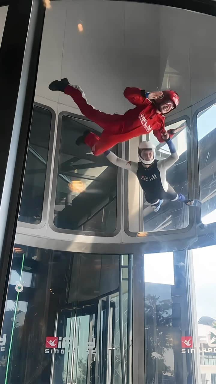 Emily Meiのインスタグラム：「First time trying indoor skydiving !!!! It was SO FUNNNN ~ i want to learn to do tricks lol have u guys tried it before ?? #indoorskydiving」