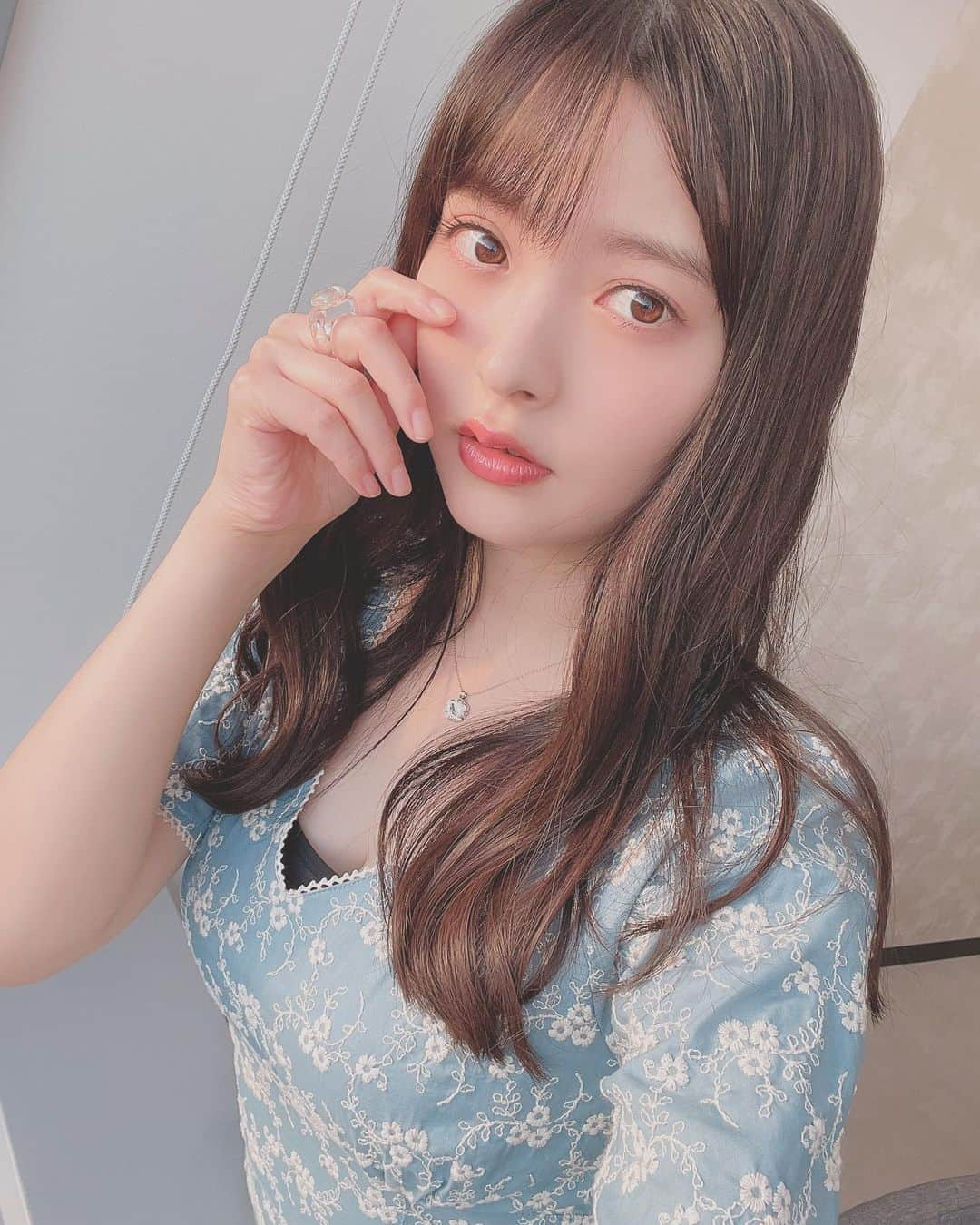 上坂すみれさんのインスタグラム写真 - (上坂すみれInstagram)「きんようび〜！ みなさま、一週間たいへんお疲れさまでした( ˘ω˘ ) こちらは冷たい雨！！なので、お天気のよい日のお写真を載せますねっ  きのうは「オールナイトニッポンX」に参加させていただきました！ 楽しすぎてあっという間に1時間終わってしまいました！10年以内にまた来るからなぁ〜っ！ お聴きくださったみなさま、ありがとうございました！！  それでは皆さま、すこやかな金曜日をお過ごしくださいねっ！  #上坂すみれ」11月17日 11時15分 - uesaka_sumire