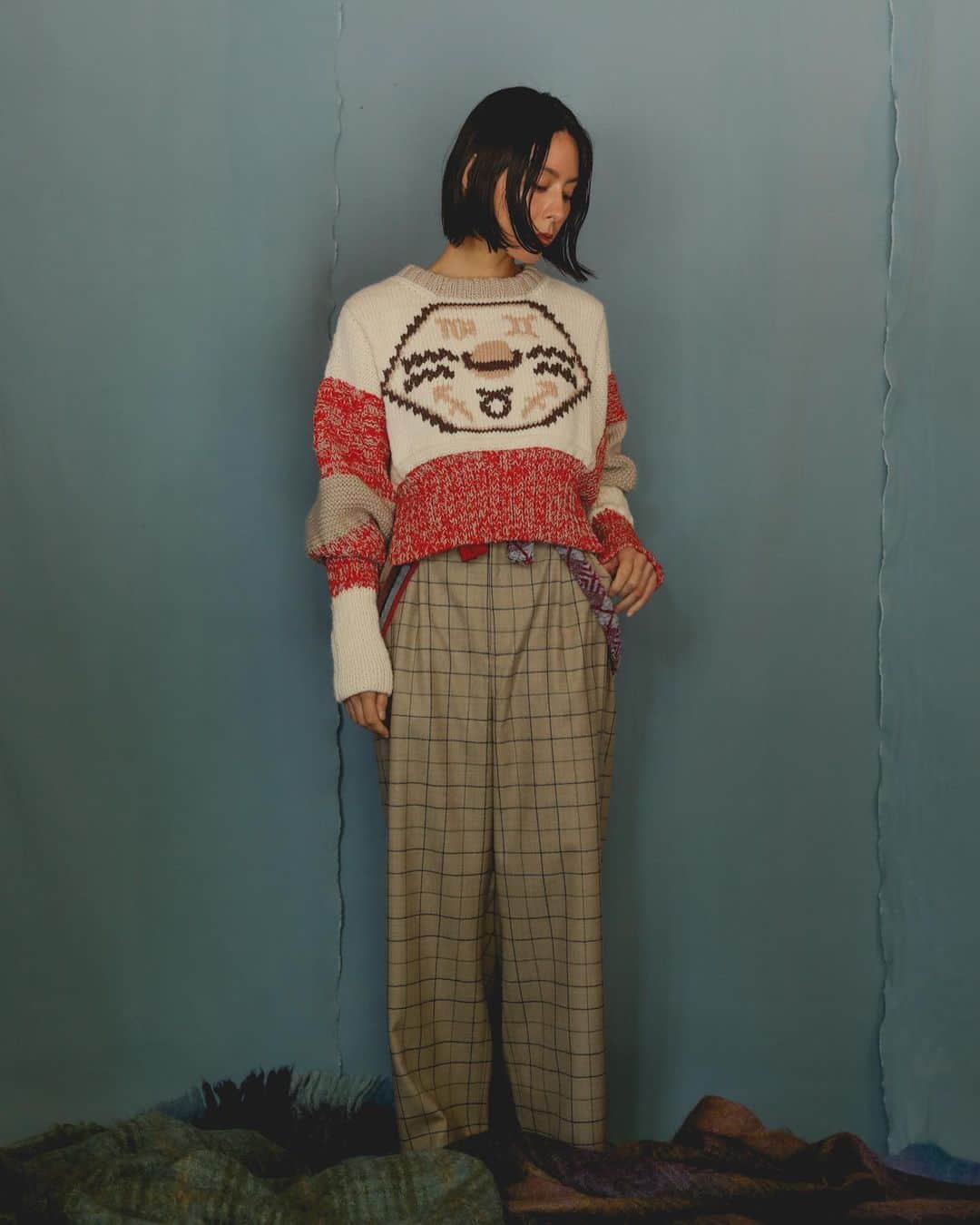 PERKさんのインスタグラム写真 - (PERKInstagram)「@moi___official ” Suspender Check Pants ”  Now in store!!  洗濯時の毛羽立ちやフェルト収縮を防止させるウール樹脂加工させ先染めした生地を使用したマニッシュなタックパンツ 家庭でのお洗濯も可能でシワのなりにくさもポイントです　  取り外し可能な肩紐はアソートで usedのユーロパイルガウンの腰紐を使用し 異なる柄デザインを1着ずつデザイナーが組んでいます  肩紐はボトムスに合わせてデザイナー自身が組ませていだだきますのでお選びいただけません」11月17日 11時29分 - ___perk___