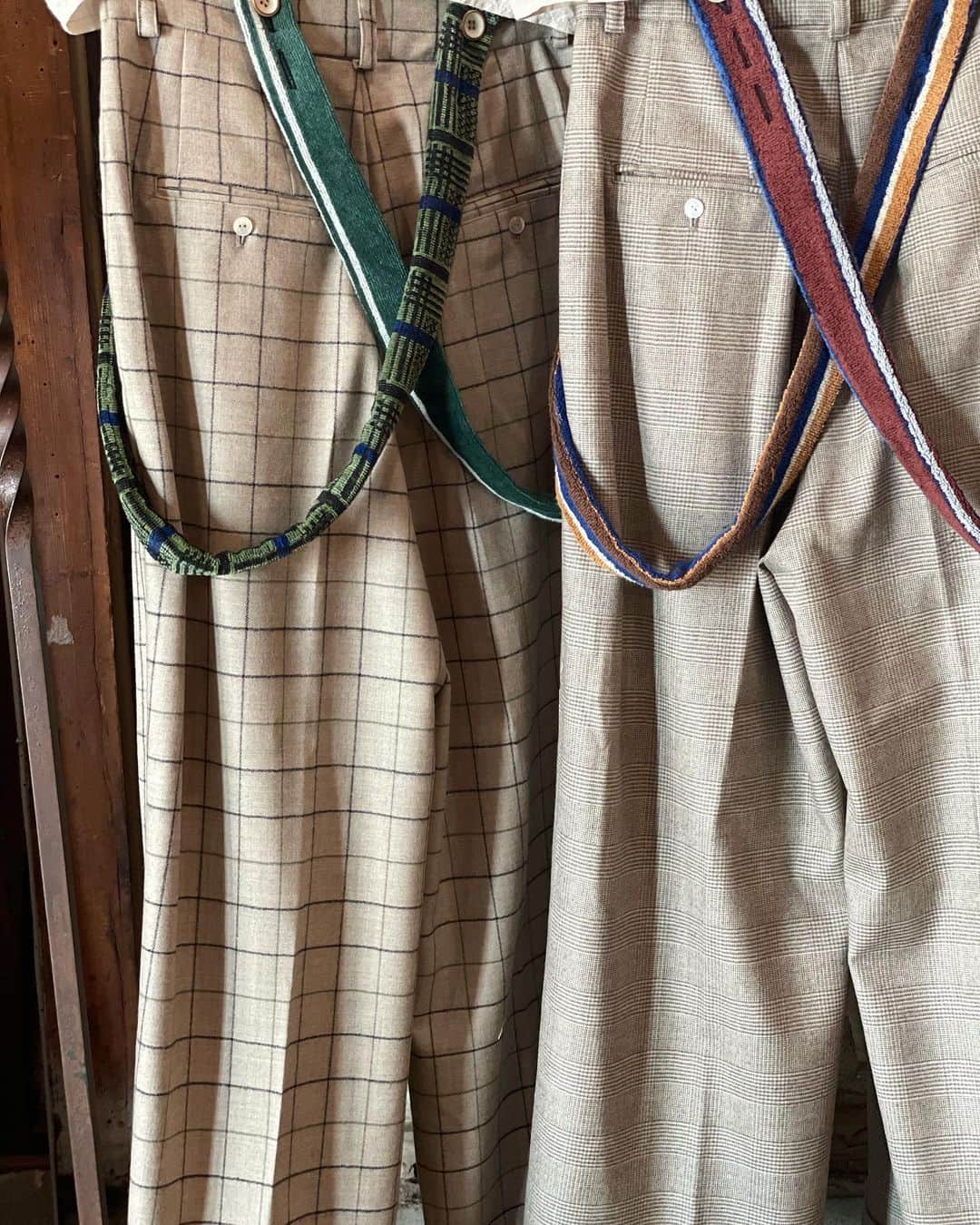 PERKさんのインスタグラム写真 - (PERKInstagram)「@moi___official ” Suspender Check Pants ”  Now in store!!  洗濯時の毛羽立ちやフェルト収縮を防止させるウール樹脂加工させ先染めした生地を使用したマニッシュなタックパンツ 家庭でのお洗濯も可能でシワのなりにくさもポイントです　  取り外し可能な肩紐はアソートで usedのユーロパイルガウンの腰紐を使用し 異なる柄デザインを1着ずつデザイナーが組んでいます  肩紐はボトムスに合わせてデザイナー自身が組ませていだだきますのでお選びいただけません」11月17日 11時29分 - ___perk___
