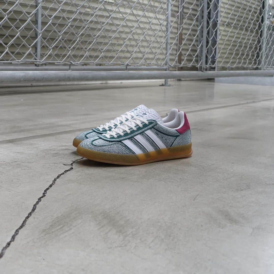 ミタスニーカーズのインスタグラム：「adidas SW GAZELLE INDOOR “SEAN WOTHERSPOON”」