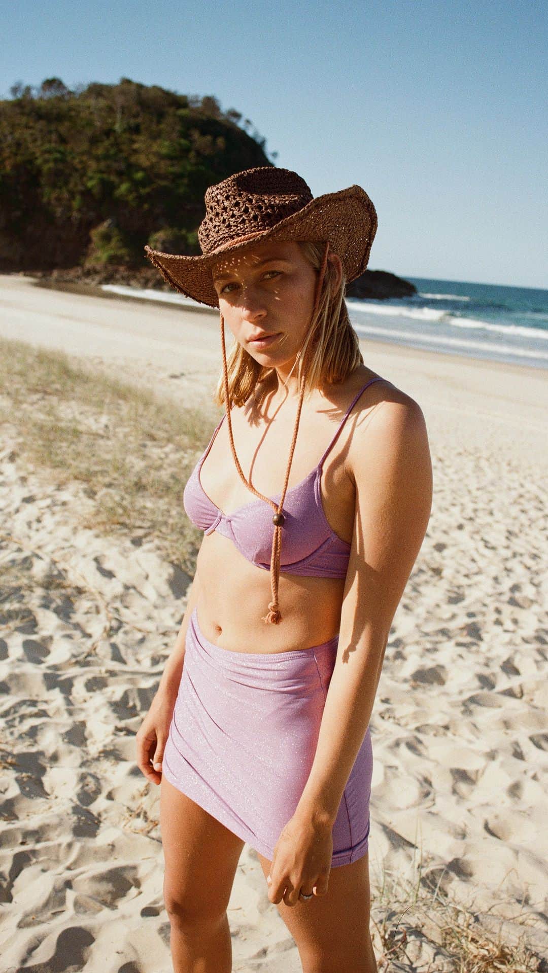 BILLABONG WOMENSのインスタグラム：「The magical world of @jaleesavincent✨   Presenting ‘Stardust’, a short film capturing Jaleesa’s clairvoyant spirit on the forgotten Australian mid-East coast shores.   Explore her home breaks, witness her deep love for nature, and feel the pulse of her innate passion for music and movement.   Directed by @jaleesavincent & @luka.r_films  Edited and Filmed by @luka.r_fil  Additional Filmers @danscotttt, @berenhall, @grigs_,@andrewkaineder.  Produced by @billabong_womens_australia  Music by @jaleesavincent」