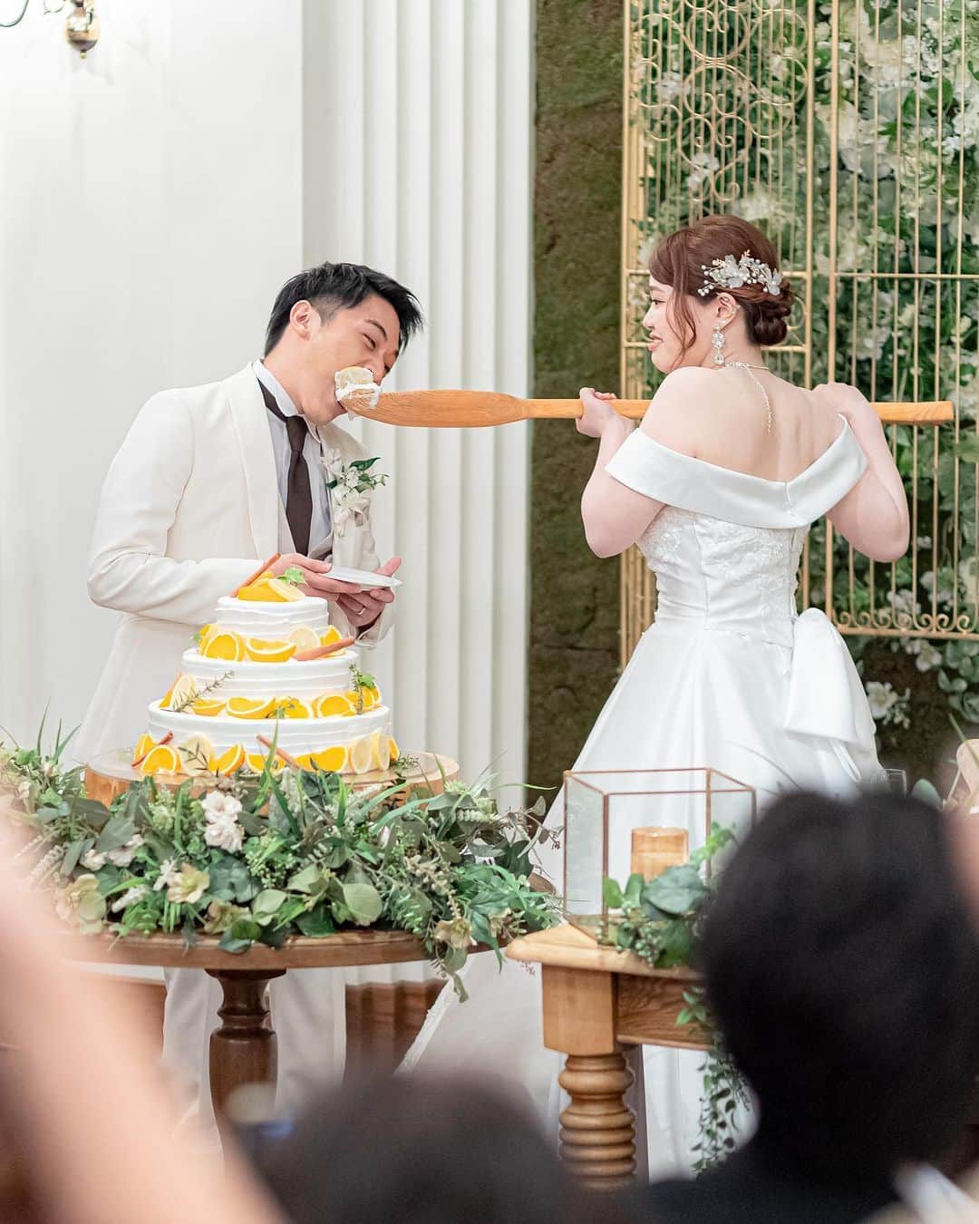 ザ・ジョージアンテラスさんのインスタグラム写真 - (ザ・ジョージアンテラスInstagram)「.  🍋 wedding cake 🍊  ザ・ジョージアンテラスではオリジナルのウェディングケーキの作成も可能でございます！  是非 ザ・ジョージアンテラスでおふたりらしいケーキを考えてみませんか...？  __________________ @the_georgian_terrace をフォローして #ザジョージアンテラス #ジョージアンテラス  のハッシュタグをつけて お写真を投稿してみてくださいね💐 __________________  #ウェディングケーキ #ウェディングケーキデザイン#ファーストバイト #weddingcake #ガーデンウェディング #ナチュラルウェディング #ザジョージアンテラス #ジョージアンテラス #THEGEORGIANTERRACE #結婚式 #ウェディング #wedding  #りんくうタウン #一軒家 #貸切ウェディング #ゲストハウス #アットホームウェディング #フォトウェディング #ブライダル #weddingtbt #dress #weddingphoto #オリジナルウェディング #ウェディングドレス #weddingdress #dress  #ガーデンウェディング #happywedding #結婚式準備 #プレ花嫁」11月17日 18時00分 - the_georgian_terrace