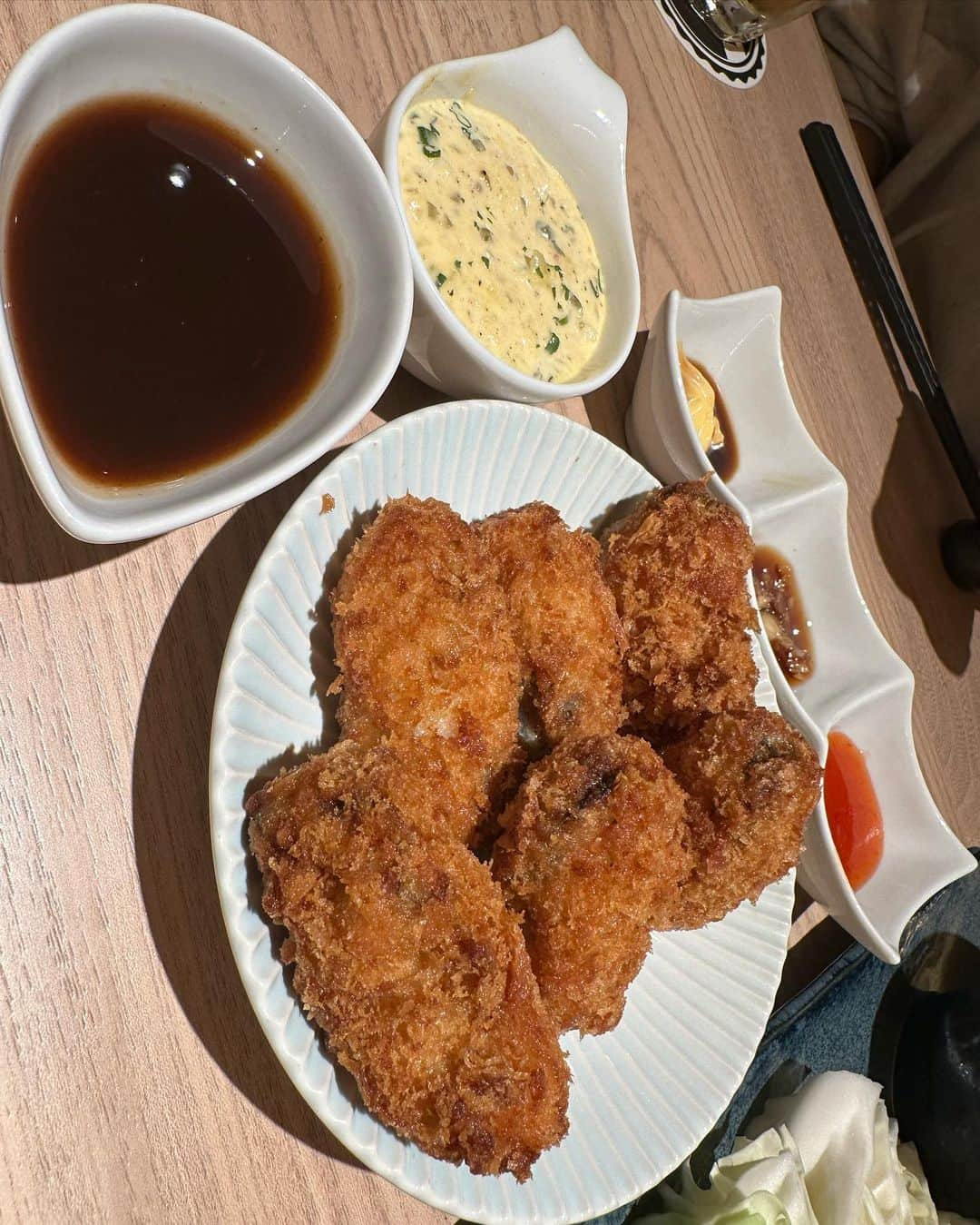 佐倉みきさんのインスタグラム写真 - (佐倉みきInstagram)「こないだ、ちょこちゃんと 牡蠣食べ放題のお店  @kakibasara.tachikawa へ行ってきたよ〜🦪  食べ物の中で１番好きなのって 選ぶの難しいけど生牡蠣は絶対に BEST3には入るくらい大好物🥰  なんと 生牡蠣・蒸し牡蠣・牡蠣フライ食べ放題 バーニャカウダ食べ放題＆飲み放題120分 ＋牡蠣おでん、牡蠣土鍋ご飯もついてて6500円！！  食べ放題なのがびっくりなくらい ぷりぷりで新鮮でめっちゃ美味しかった！全部美味しかった…！ 産地直送で日替わりでその時期1番美味しい牡蠣が食べれるらしいです🦪  大満足💯また絶対行きたいな💞 ありがとうございました！ 牡蠣好きな方はぜひ行ってみてね🥳  PR @kakibasara.tachikawa #立川牡蠣basara #立川牡蠣ばさら #立川居酒屋 #立川グルメ #立川ディナー #立川牡蠣 #立川海鮮」11月17日 11時38分 - sakura_miki96