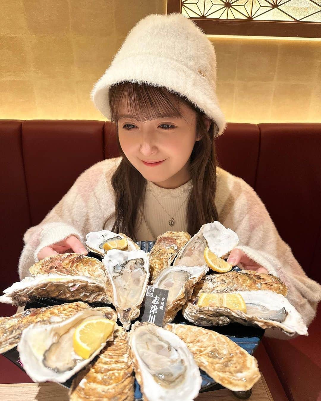 佐倉みきさんのインスタグラム写真 - (佐倉みきInstagram)「こないだ、ちょこちゃんと 牡蠣食べ放題のお店  @kakibasara.tachikawa へ行ってきたよ〜🦪  食べ物の中で１番好きなのって 選ぶの難しいけど生牡蠣は絶対に BEST3には入るくらい大好物🥰  なんと 生牡蠣・蒸し牡蠣・牡蠣フライ食べ放題 バーニャカウダ食べ放題＆飲み放題120分 ＋牡蠣おでん、牡蠣土鍋ご飯もついてて6500円！！  食べ放題なのがびっくりなくらい ぷりぷりで新鮮でめっちゃ美味しかった！全部美味しかった…！ 産地直送で日替わりでその時期1番美味しい牡蠣が食べれるらしいです🦪  大満足💯また絶対行きたいな💞 ありがとうございました！ 牡蠣好きな方はぜひ行ってみてね🥳  PR @kakibasara.tachikawa #立川牡蠣basara #立川牡蠣ばさら #立川居酒屋 #立川グルメ #立川ディナー #立川牡蠣 #立川海鮮」11月17日 11時38分 - sakura_miki96