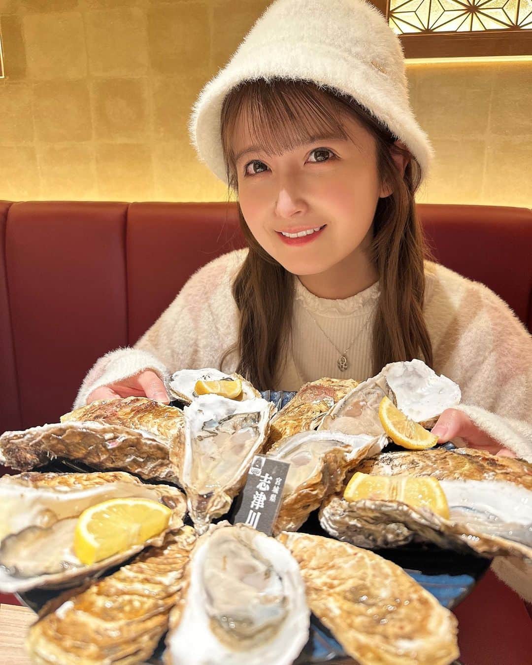 佐倉みきさんのインスタグラム写真 - (佐倉みきInstagram)「こないだ、ちょこちゃんと 牡蠣食べ放題のお店  @kakibasara.tachikawa へ行ってきたよ〜🦪  食べ物の中で１番好きなのって 選ぶの難しいけど生牡蠣は絶対に BEST3には入るくらい大好物🥰  なんと 生牡蠣・蒸し牡蠣・牡蠣フライ食べ放題 バーニャカウダ食べ放題＆飲み放題120分 ＋牡蠣おでん、牡蠣土鍋ご飯もついてて6500円！！  食べ放題なのがびっくりなくらい ぷりぷりで新鮮でめっちゃ美味しかった！全部美味しかった…！ 産地直送で日替わりでその時期1番美味しい牡蠣が食べれるらしいです🦪  大満足💯また絶対行きたいな💞 ありがとうございました！ 牡蠣好きな方はぜひ行ってみてね🥳  PR @kakibasara.tachikawa #立川牡蠣basara #立川牡蠣ばさら #立川居酒屋 #立川グルメ #立川ディナー #立川牡蠣 #立川海鮮」11月17日 11時38分 - sakura_miki96