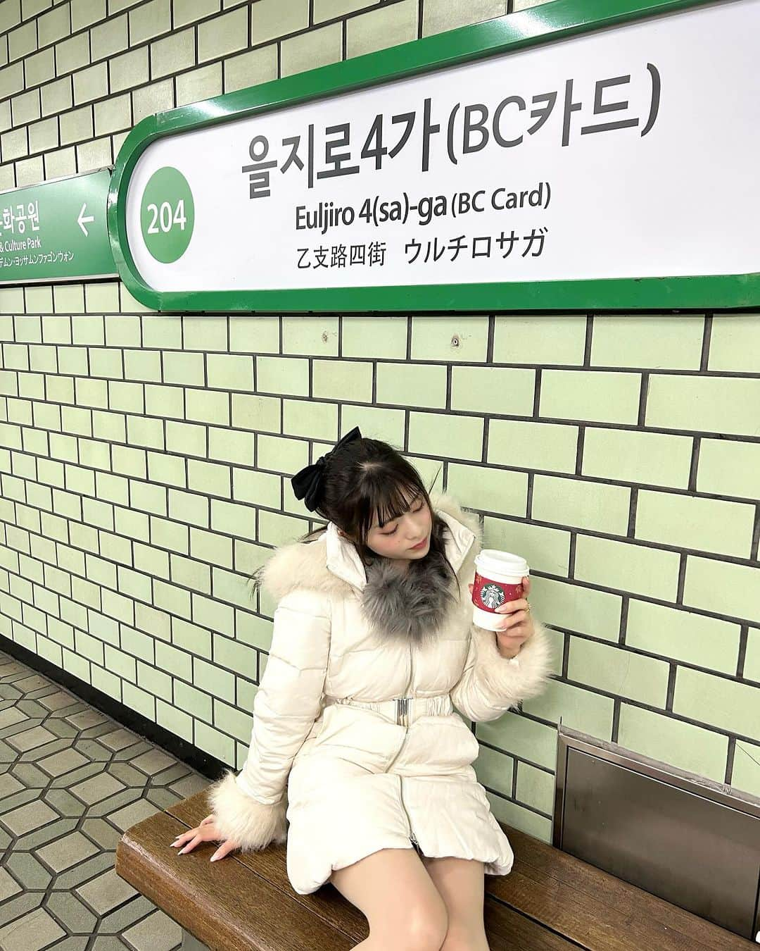 りのちぃさんのインスタグラム写真 - (りのちぃInstagram)「はじめての韓国来てる..🇰🇷♡ プライベートで海外に来たのも久々で ゆっくり満喫できてさいこう！‎𖤐 ̖́-‬ 初日に既に色々なとこ行ってきたから もう大満足😽💫韓国の世界観もすてき🩶 また写真のせる〜🐻‍❄️」11月17日 11時35分 - ichikawa.rino