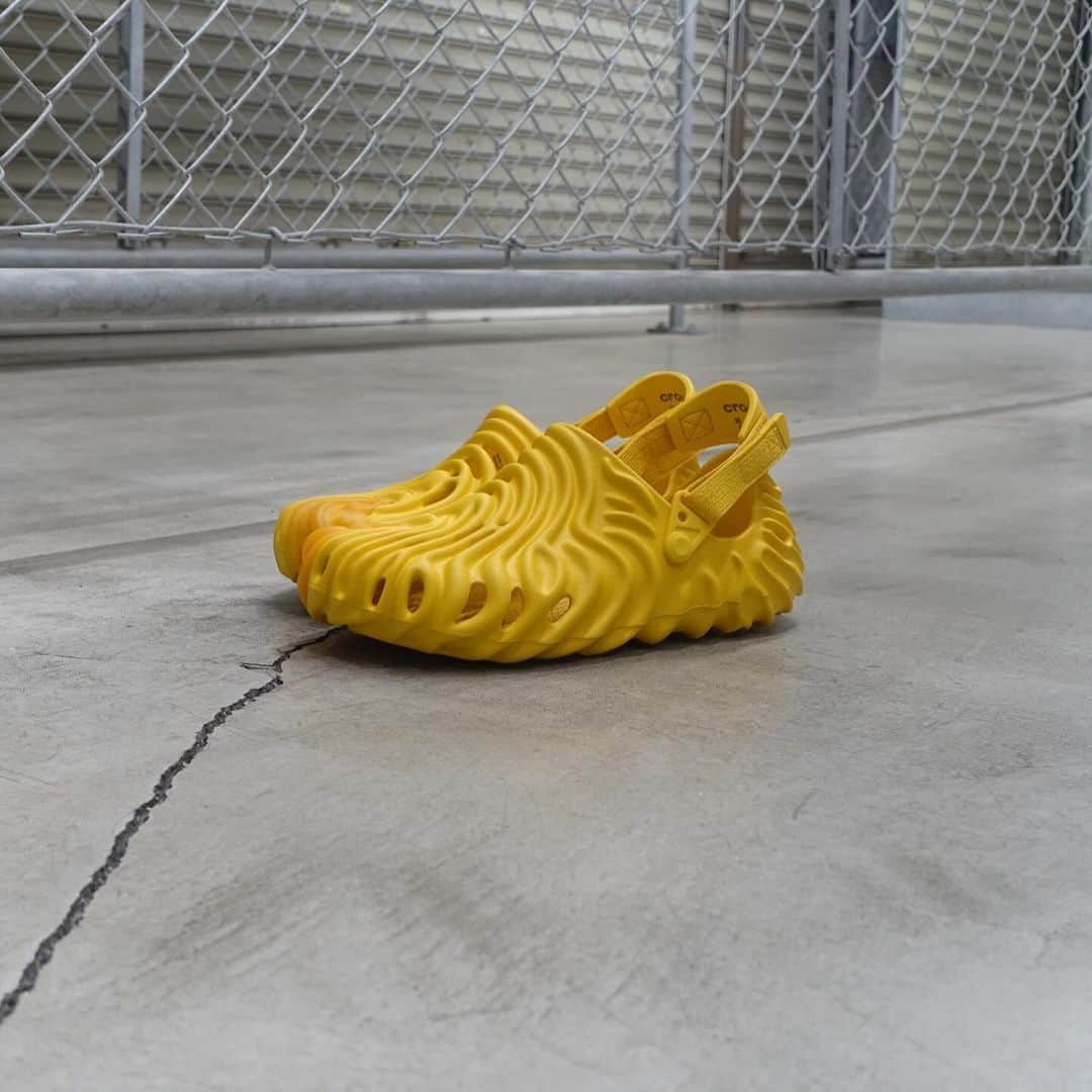 ミタスニーカーズのインスタグラム：「crocs THE POLLEX CLOG “SALEHE BEMBURY”」