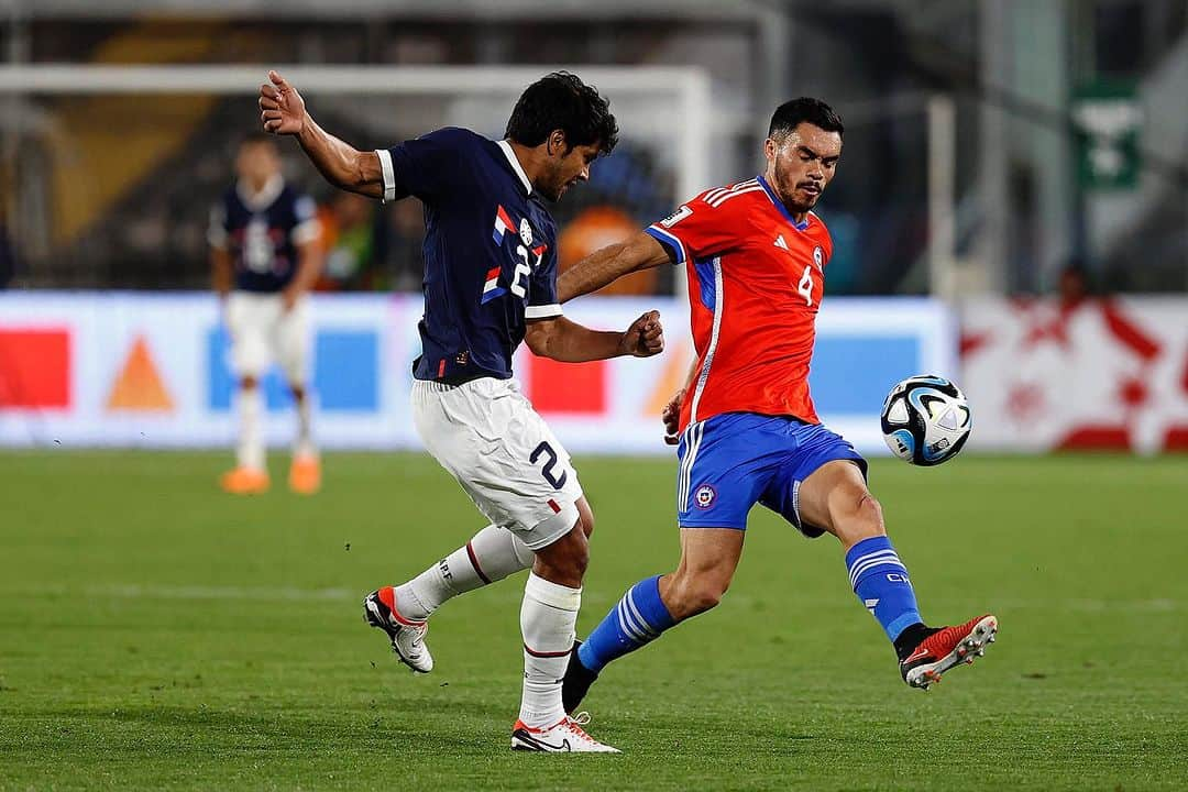 サッカーチリ代表チームさんのインスタグラム写真 - (サッカーチリ代表チームInstagram)「#LaRoja igualó 0️⃣➖0️⃣ ante Paraguay 🇵🇾 en el 🏟️ Monumental, por la Fecha 5 de las Clasificatorias.  📷: Carlos Parra.   #SomosLaRoja」11月17日 11時40分 - laroja