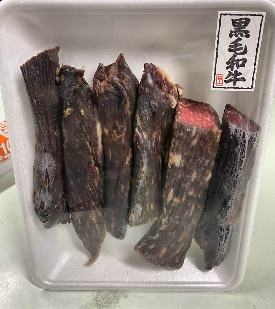 旅館 お多福さんのインスタグラム写真 - (旅館 お多福Instagram)「津山名物干し肉！ 津山の方には大定番、 津山外から来られた方には大好評😆 お多福でも提供できますので ご注文お待ちしております #岡山 #津山 #okayama #tsuyama #旅館 #鍋 #雉鍋 #キジ鍋 #ケンケン鍋 #そずり鍋 #黒豚しゃぶしゃぶ #出汁しゃぶ #お多福 #旅館お多福 #干し肉 #干肉」11月17日 11時42分 - ryokan_otafuku