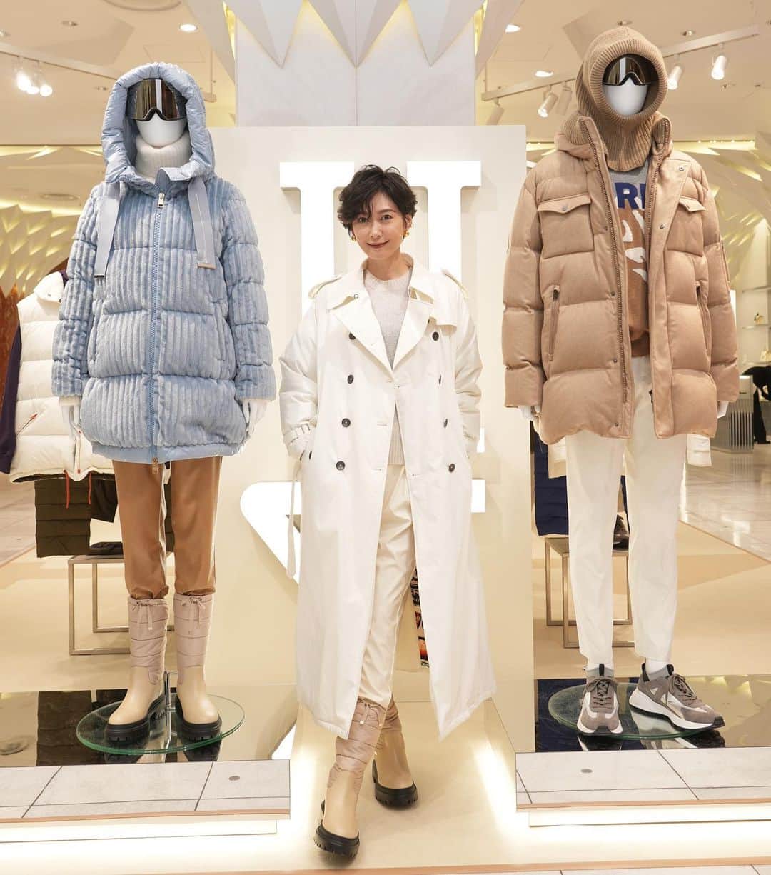田丸麻紀のインスタグラム：「この度、イタリアの ラグジュアリーアウターブランド 「HERNO」 2023 年秋冬テーマの一つである 「HOLIDAY」にフォーカスした ポップアップストアを開催！  陽気、カラフル、エネルギッシュだった 1980 年代。 特に当時のアフタースキーのスタイルを、日常的、都会的というキーワードで再解釈し オーバーサイズ、パッチ、ロゴプリントを用いた アイテムが登場。 ゆとりのあるフォルムのアウターウェア、ノスタルジ ックなロゴワッペンや大胆なプリント、 どこかレトロでポップな印象が楽しいダウンアウターなど、今季なら ではのアイテムが揃います。　 「HERNO」らしい 上品で、上質な 大人が楽しめる 素敵なラインナップ！ 冬が楽しみになる そんなワクワクするポップアップでした。  ＜HERNO＞Fall＆Winter 2023 POP-UP  □2023年11月15日(水)～11月28日(火) □日本橋三越本店 本館1階 ステージ  #PR #Herno #UrbanOuterwearCouture」