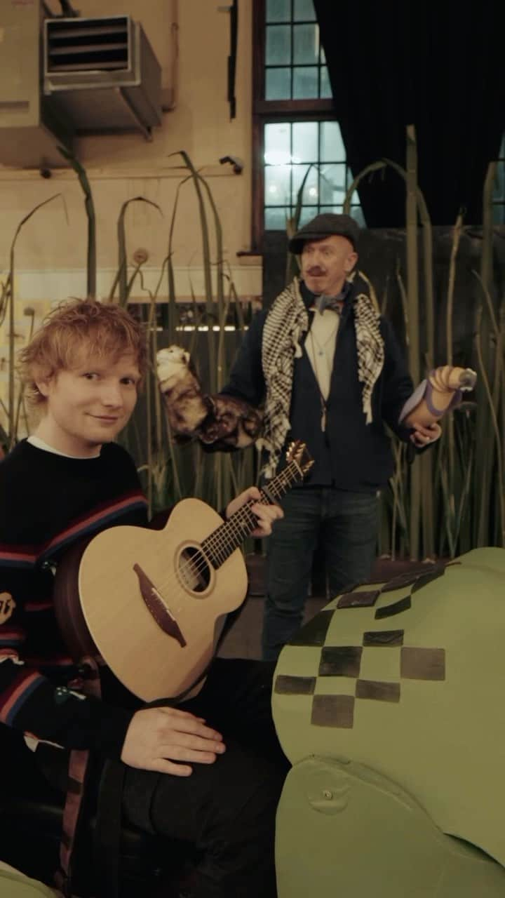 ワーナーミュージック・ジャパン洋楽のインスタグラム：「✨目を疑うほどの豪華コラボ✨  Ed Sheeran X Foy Vance X Kieth Urban X Elton John  💡「Guiding Light (Anniversary Edition) 」💡リリース！ MVもチェック→ 📺https://youtu.be/ITTMaigmwaM?si=WdtDA-FuhG4LF4-6  #EdSheeran #GuidingLight #エドシーラン #洋楽 #Newmusicfriday」