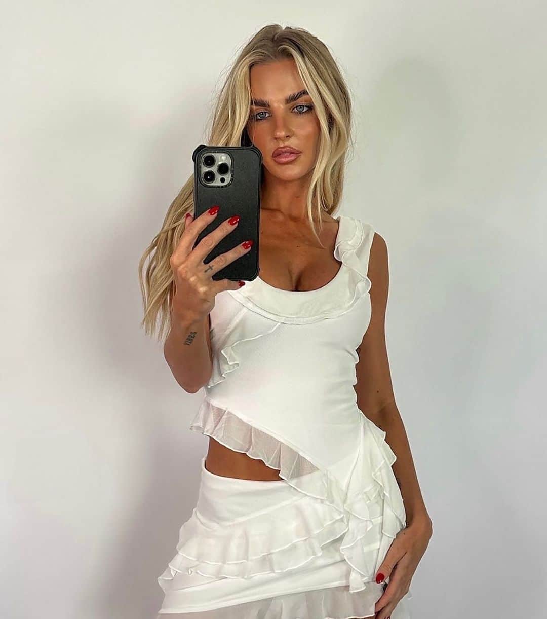 tiger Mistのインスタグラム：「PSA! 📣 Make the Stormi Top + Skirt yours with 40% OFF! 🏃‍♀️」