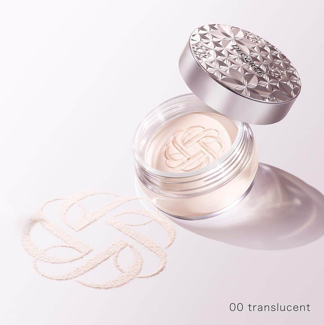 DECORTÉさんのインスタグラム写真 - (DECORTÉInstagram)「New face powder with 5 textures and 9 types.   00 translucent has a glossy texture.  A colorless powder that gives your skin a natural, translucent and glossy look, as if your bare skin is covered in just light.  5質感・9種の新しいフェイスパウダー。  00 translucentは、ツヤ質感。 光だけを素肌に纏ったような、自然な透明感のある艶肌印象に導くノーカラーです。  1月16日発売　新商品 ルースパウダー　9種  #コスメデコルテ #decorte #ルースパウダー #フェイスパウダー #ベースメイクアップ #ベースメイク#透明感 #素肌感 #毛穴レス  #facepowder #makeup #cosmetics #beauty #jbeauty」11月18日 10時00分 - decorte_official