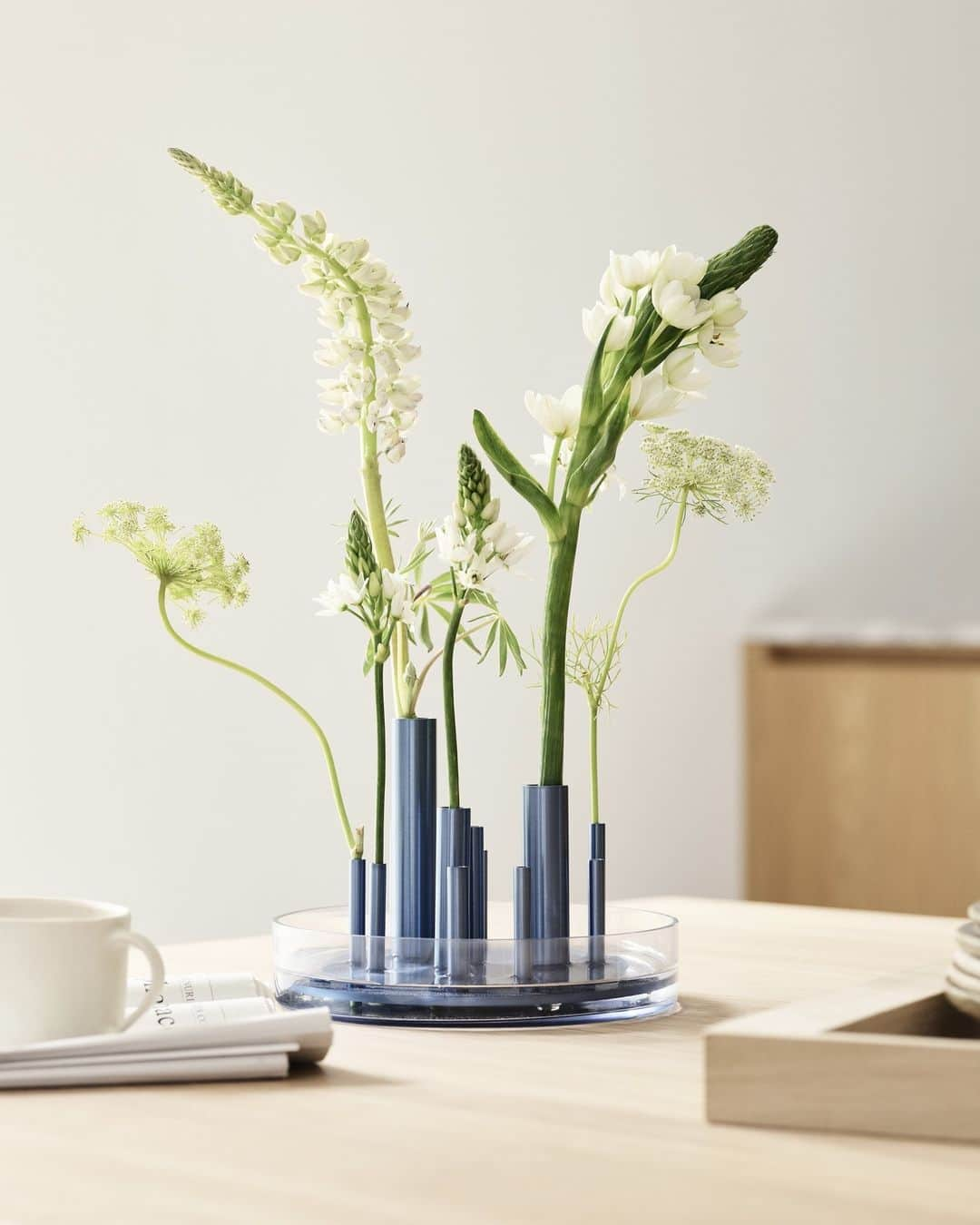 フリッツハンセンさんのインスタグラム写真 - (フリッツハンセンInstagram)「Ikeru vases are simple designs for flower arrangements inspired by the Japanese art of ‘Ikebana’. ⁠ ⁠ Metal flutes hold individual stems for a full appreciation of every flower from all angles, while water in the glass tray below keeps flowers fresh. ⁠ ⁠ Designed in collaboration with artist and designer Jaime Hayon. ⁠」11月17日 12時00分 - fritzhansen