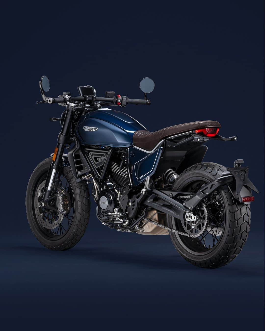 Ducati Japanさんのインスタグラム写真 - (Ducati JapanInstagram)「新型Scrambler Next-Gen Japan Campaign開催中（11/19まで）  期間中にご来場でデザインユニットGOO CHOKI PARオリジナルデザインアイテムをプレゼント！  キャンペーンも間もなく終了です。ぜひこの機会にスクランブラーの魅力を体験してください。  詳細はドゥカティ公式Webサイトからご覧ください。  #NextGenFreedom #ScramblerDucati #スクランブラー #Ducati #ドゥカティ #ドゥカティいいじゃん #ScramblerJapan」11月17日 12時00分 - ducatijapan