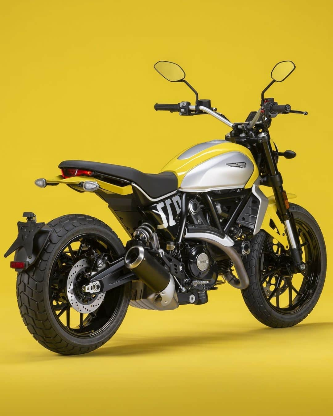 Ducati Japanさんのインスタグラム写真 - (Ducati JapanInstagram)「新型Scrambler Next-Gen Japan Campaign開催中（11/19まで）  期間中にご来場でデザインユニットGOO CHOKI PARオリジナルデザインアイテムをプレゼント！  キャンペーンも間もなく終了です。ぜひこの機会にスクランブラーの魅力を体験してください。  詳細はドゥカティ公式Webサイトからご覧ください。  #NextGenFreedom #ScramblerDucati #スクランブラー #Ducati #ドゥカティ #ドゥカティいいじゃん #ScramblerJapan」11月17日 12時00分 - ducatijapan