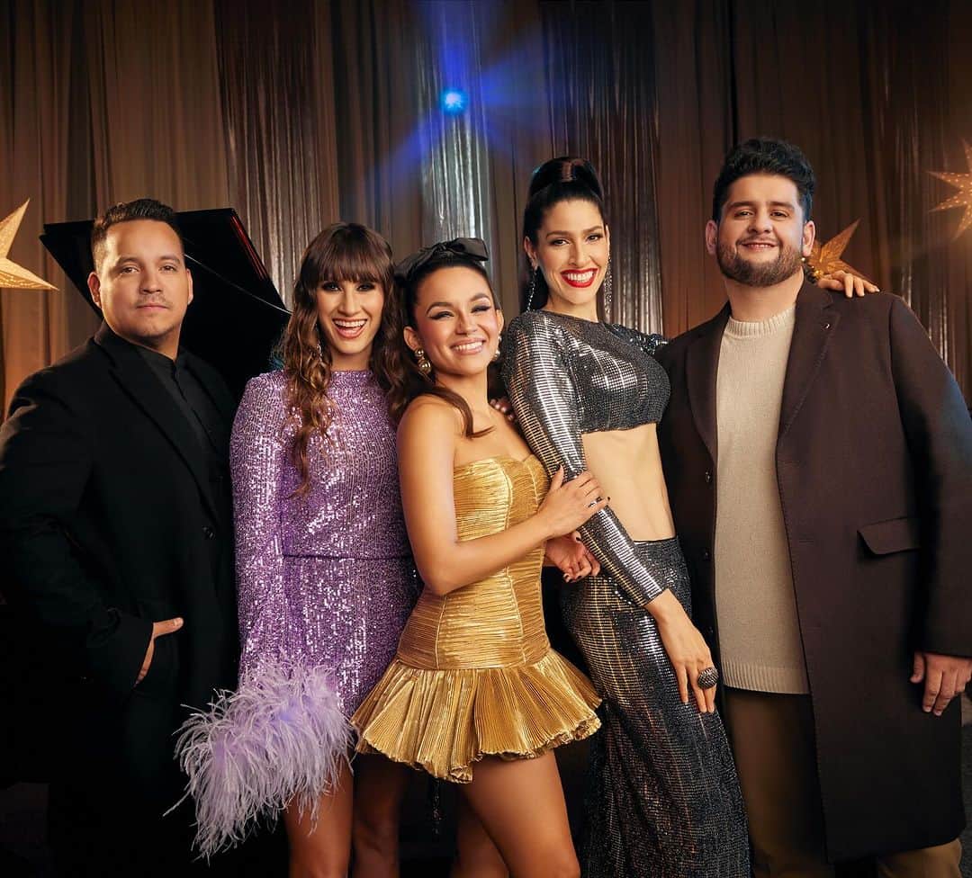Ha-Ashのインスタグラム：「Estamos tan emocionadas de formar parte de este disco Navideño!!! Gracias @matisse_mx por invitarnos a celebrar la época más bonita 🎄❄️❤️ Los amamos @pabloprepre @melissa.lrc @torres_roman」