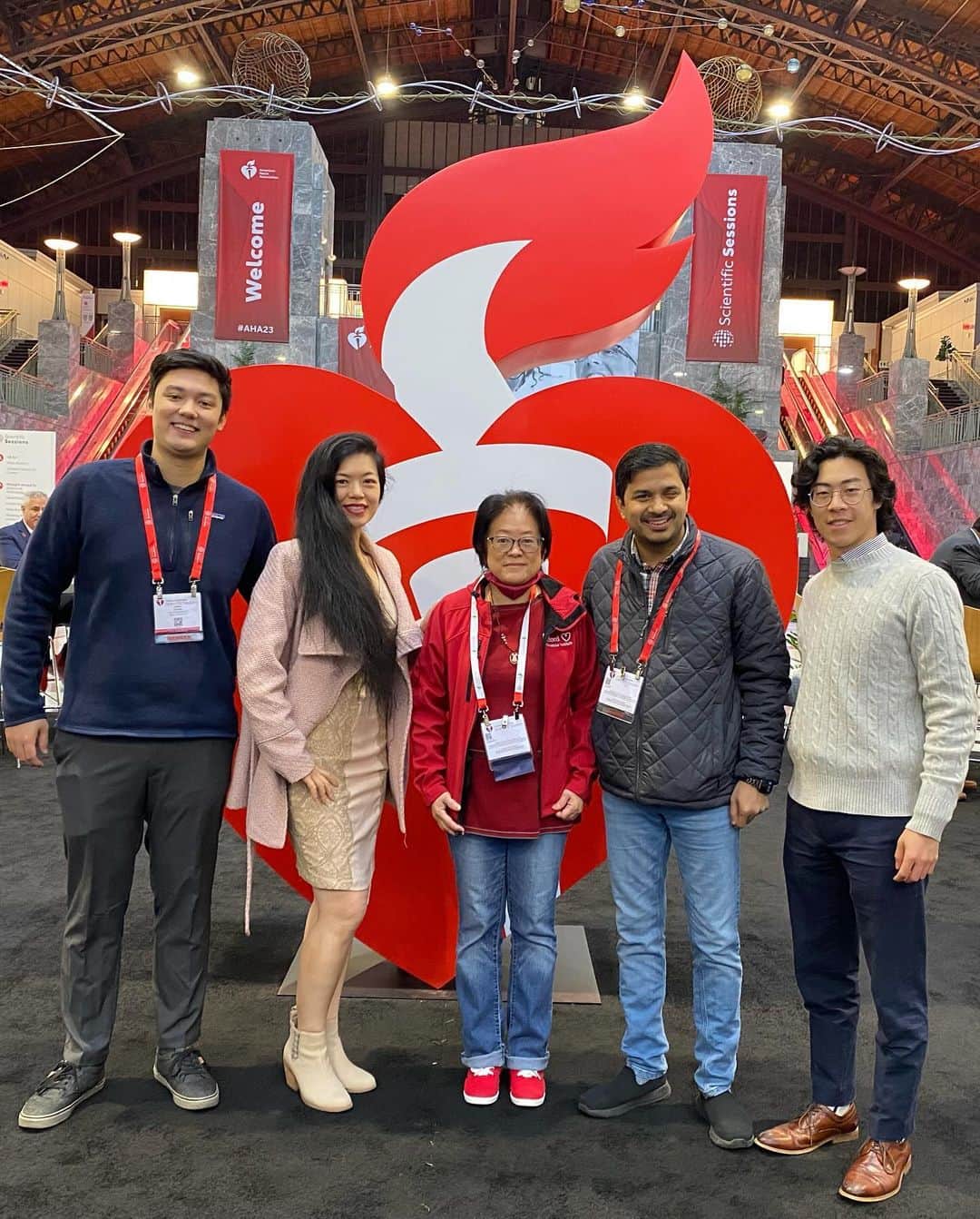 ネイサン・チェンのインスタグラム：「POV a piece of paper is smarter than you! Super fun presenting some of my team’s work on identifying pathways associated with CHIP mediated HF at #AHA23」