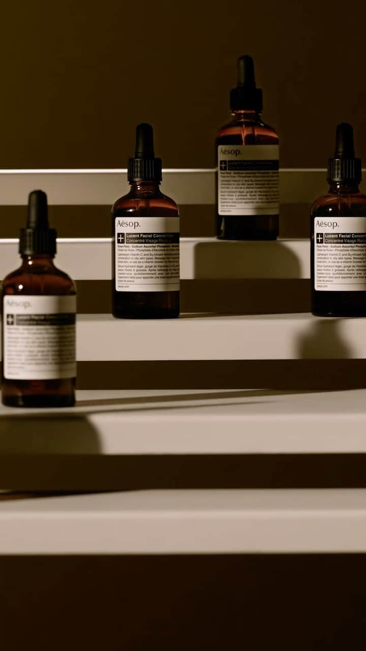 イソップのインスタグラム：「Serenading the skin.   From refreshing cleansers to replenishing hydrators, our skin care formulations are ideal gifts for those well attuned to the benefits of a carefully composed regimen.   Explore the range in-store or at the link in our bio.」