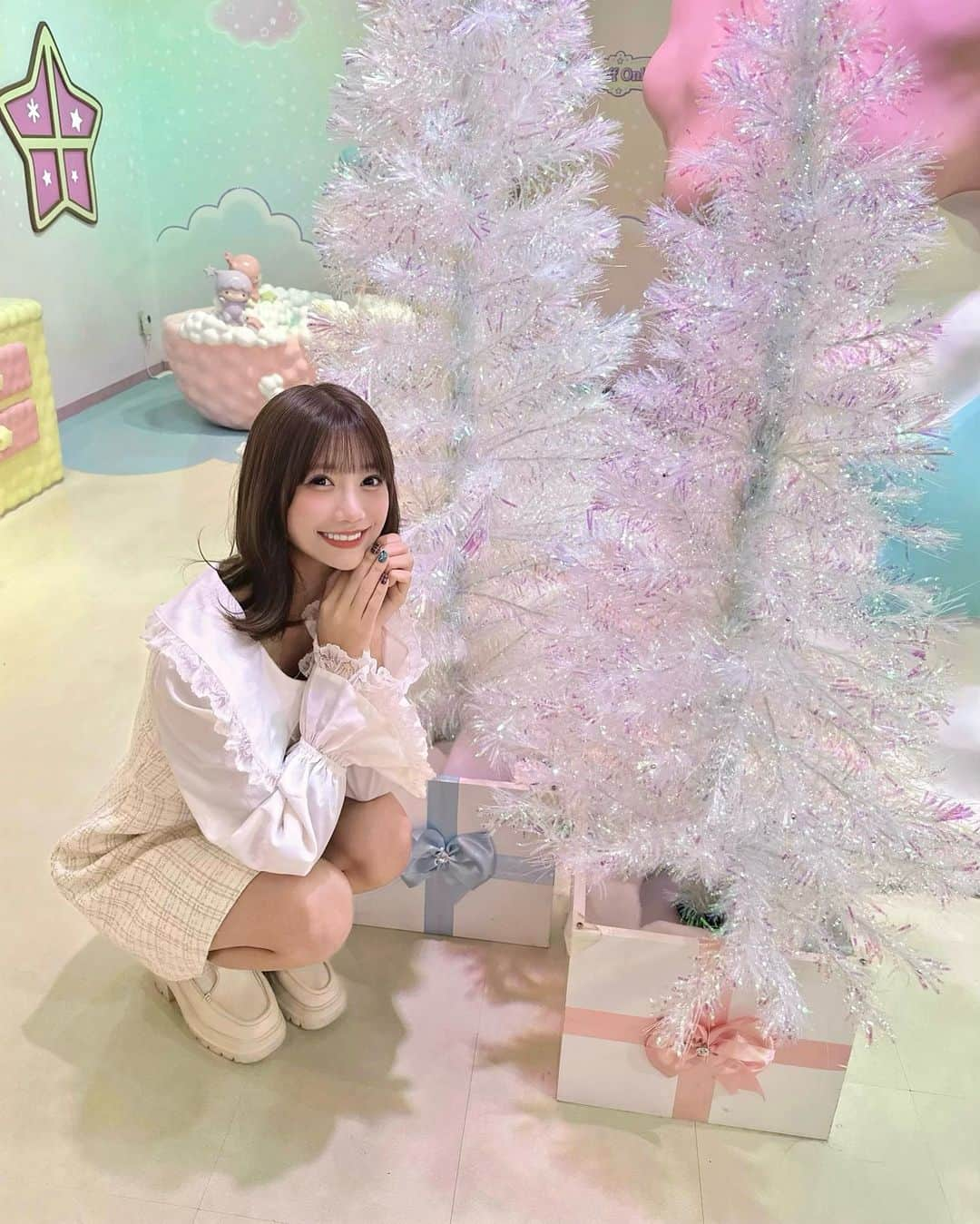 坂本夏海のインスタグラム：「🎀🎄🤍  クリスマスプレゼントなにがいいかなぁ💭  もらうほうの話です🤤   #もらう前提   #サンリオピューロランド #ピューロ #ピューロランド #サンリオ #クリスマスツリー #puro #puroland #sanriopuroland #merrychristmas  #xmas #tokyojapan #japanphoto  #japanesegirl #japanese #kawaii #kawaiicute」