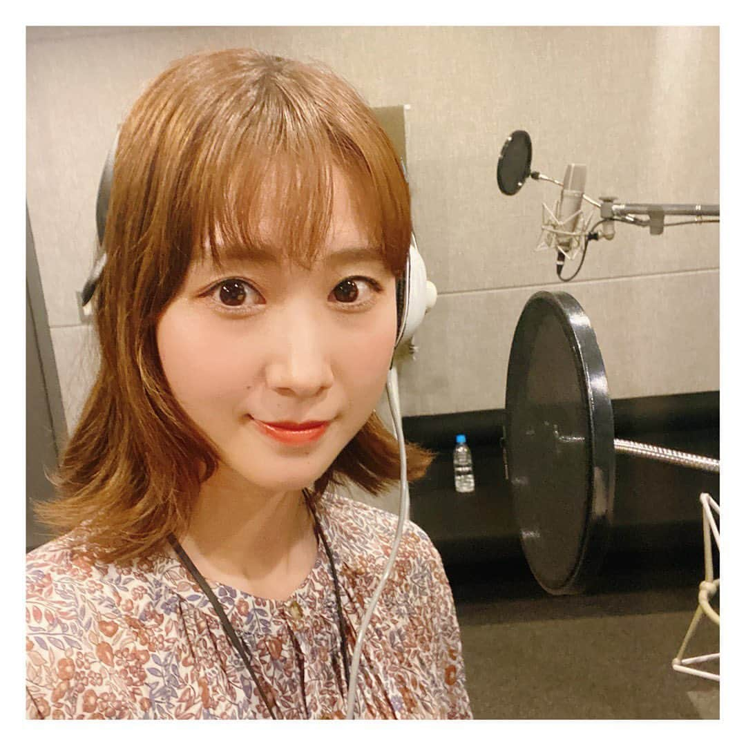 柴田平美のインスタグラム：「【一言声優🎙️】  ちゃんと自分の台詞があるのは 初めてのお仕事😳✨  ディズニー ピクサー 作品 #マイエレメント 🔥💧⭐️  わくわくどきどき 高揚感溢れるお仕事でした💫  私は、ファイア語を喋る メガネの女性客役🙋‍♀️👓  「ソベ・シュスファ？」 「イシュクシャ」🔥  一言というか 二言ありました😆✨笑  後日談ですが… エンドロールの私の名前をみた 道外の友達から連絡が来て、 とても嬉しい気持ちになりました🥹笑  届いてた…🥹🔥✨笑  機会があれば 皆さんも是非☺️⭐️  #映画 #elemental  #声優 #ディズニー #ピクサー #アナウンサー」