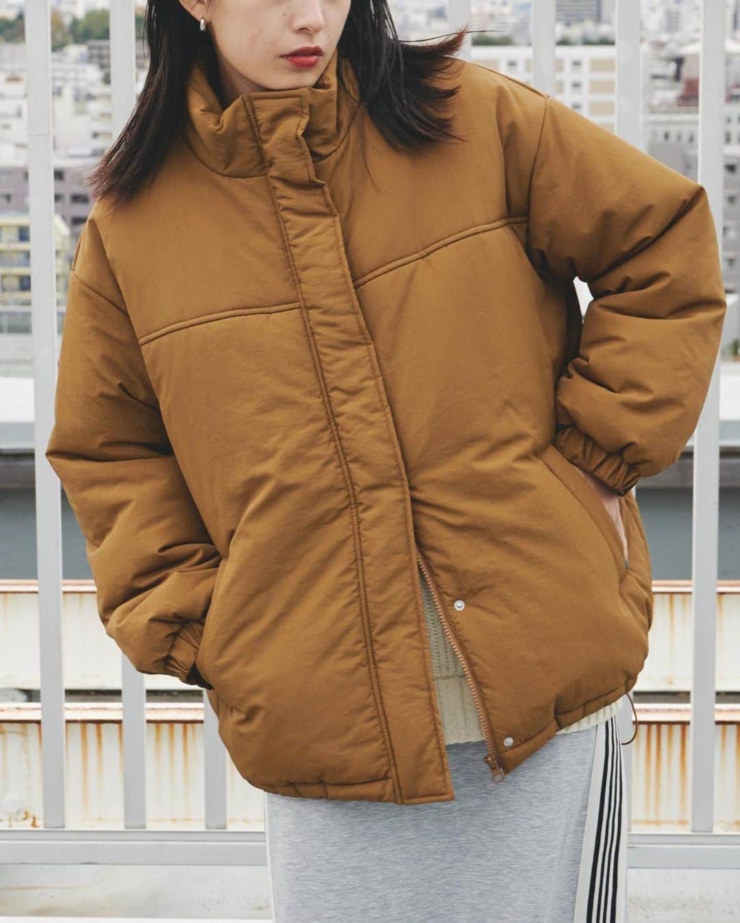 AR Holidayさんのインスタグラム写真 - (AR HolidayInstagram)「'23 AUTUMN & WINTER ㅤㅤ #中綿オーバーサイズコート COLOR : IVORY.BLACK.CAMEL PRICE : ¥7,260 TAXIN ㅤㅤ ━━━━━━━━━━━━━━━ ㅤㅤ ※撮影環境の加工感により、実物と色味が異なる場合がございます。 実物に近い色味はZOZOTOWNページ内画像をご参照ください。  #auntierosa#arholiday#holiday#auntierosaholiday#アンティローザホリデー#ホリデー#アンティローザ#2023AW#zozotown#zozotown購入品#ファッション #ワンマイルコーデ #イエベ #ブルベ #秋コーデ #冬コーデ#シンプルコーデ#モードカジュアル #リラックス #リラックカジュアル #大人カジュアル #大人ファッション」11月17日 22時58分 - arholiday