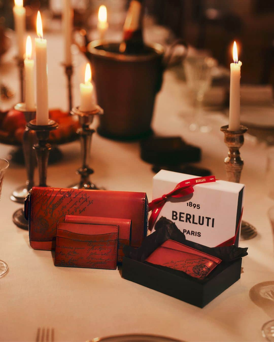 ベルルッティのインスタグラム：「- HOLIDAY SCENES WITH #BERLUTI -   The countdown to the end-of-year festivities begins. At Berluti it’s a time for friendship, shared moments and the joy of gifts to be cherished for life. Will you join us for an iconic holiday season?  Discover our curated gift selection, now available in-store and on the e-shop.   Creative direction by @trendsandculture for Berluti Photo by @jamesharveykelly  #BERLUTIHOLIDAY #BERLUTIGIFT  Enjoy responsibly」