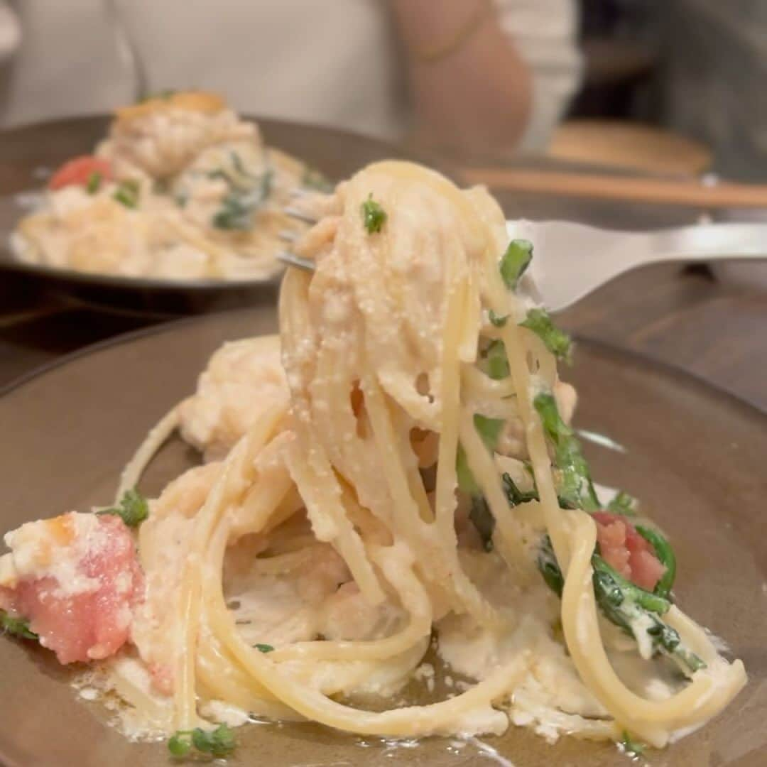 Mika Jimboのインスタグラム：「【通風MAXですが何か？】  🍴 古澤亭 @furusawatei  📍 Tokyo/Meguro  久々に行った美味しい大好きなお店❤️ 相変わらず何食べても美味しい🤤！  何にでも白子入れて食べれて最高だし、 ここは本当にクオリティ高いのよー🤤  そしてこの日は嬉しいお願いもされてわたしにとってとっても幸せな記憶のお店になった🌟 わたしは大遅刻して本当にごめんね🥲  美味しい幸せなお店になりました❤️  #通風飯#目黒#目黒グルメ#目黒ごはん #目黒ディナー#東京のうまいメシシリーズ #東京グルメ#東京ごはん」